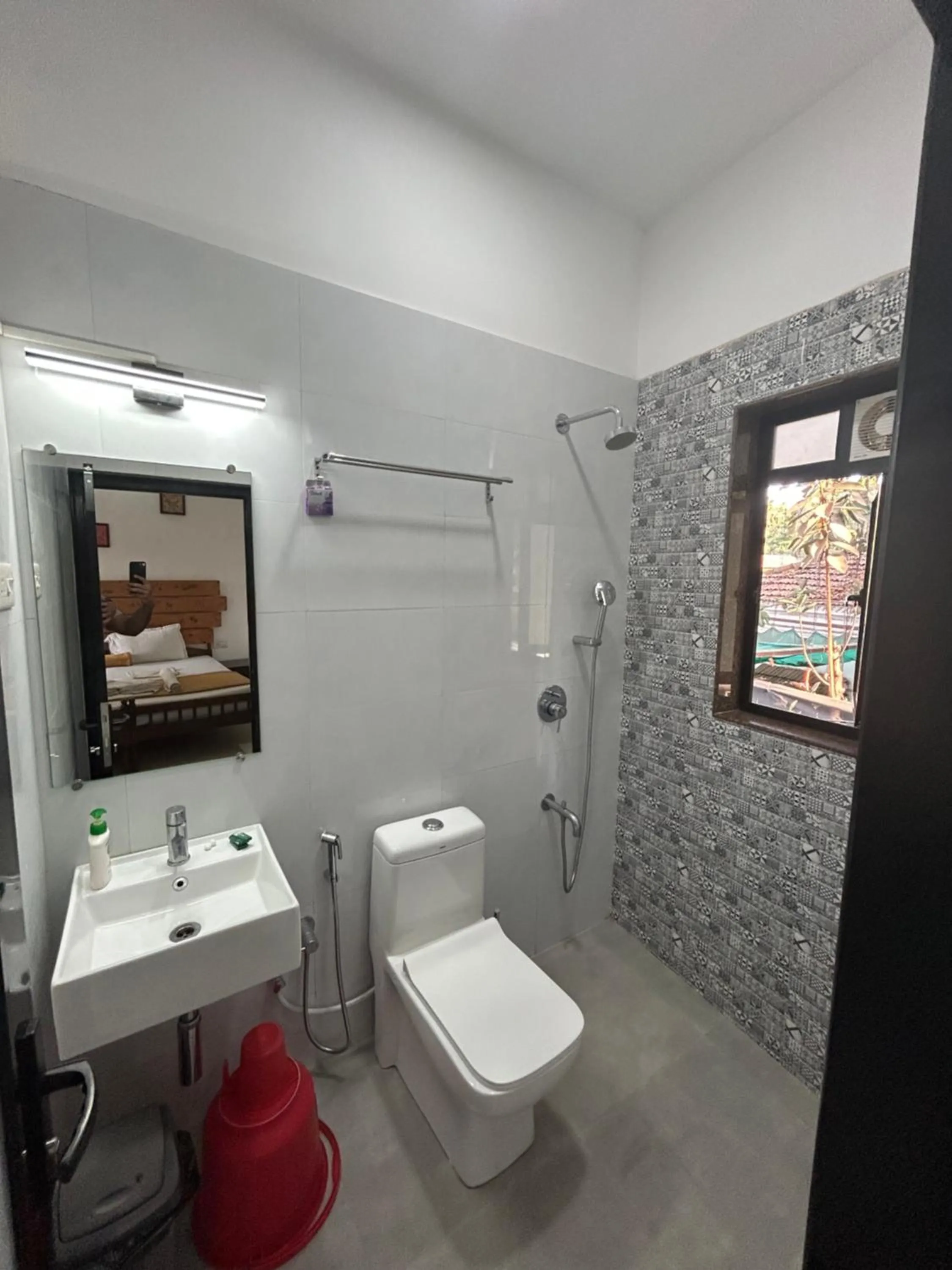Shower in Fatima Guest House