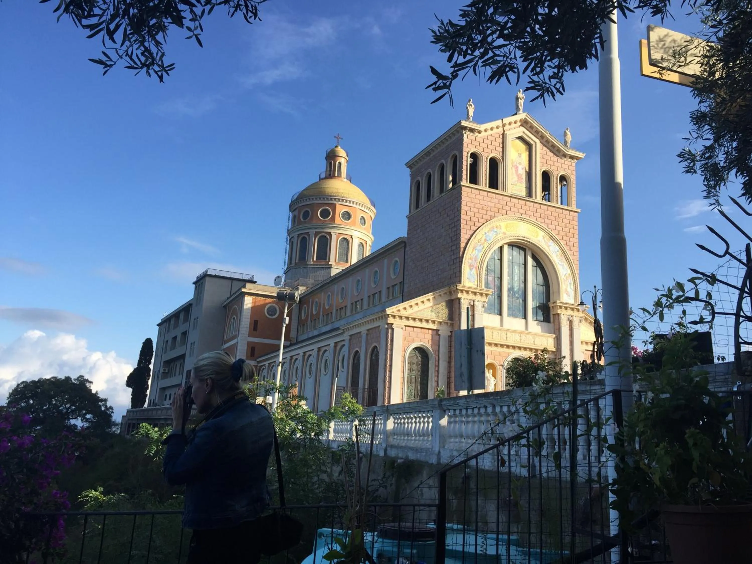 Restaurant/places to eat in Mama Lina