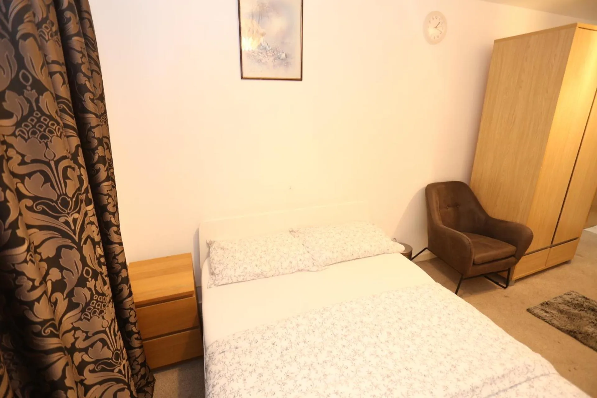 Bed in Bridge House Apartment