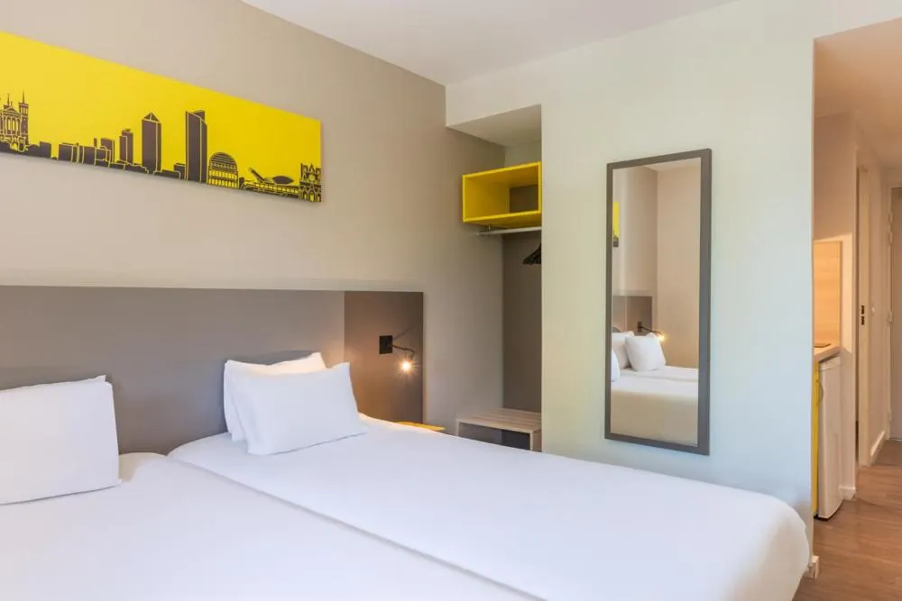 Bed in Westlodge Dardilly Lyon Nord