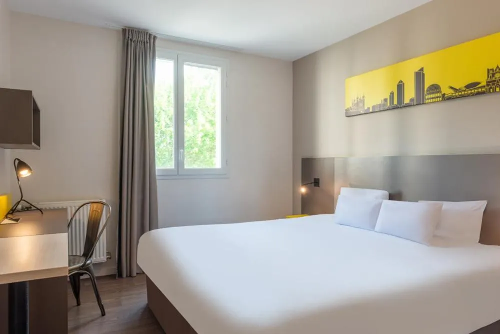 Bed in Westlodge Dardilly Lyon Nord