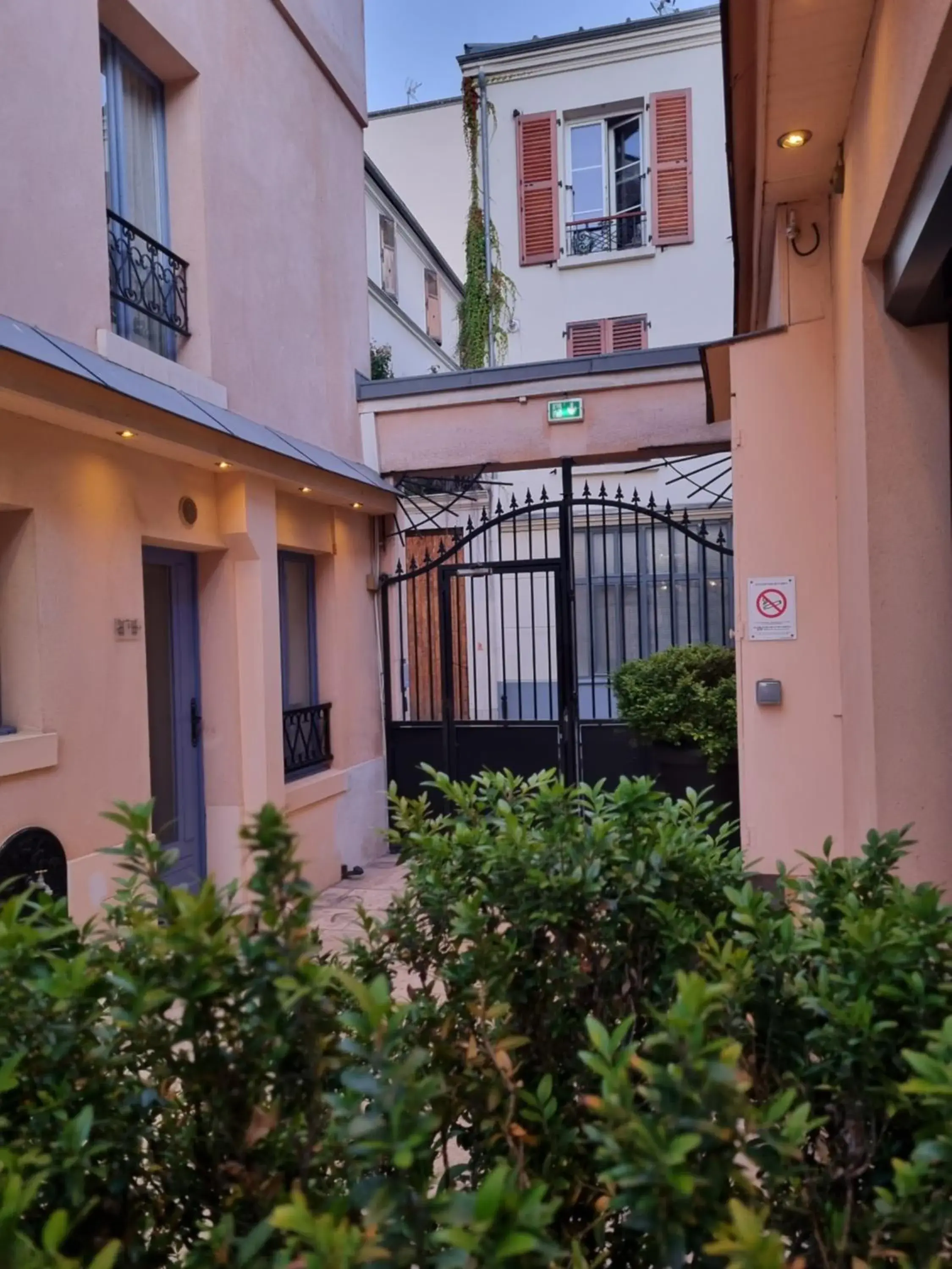 Facade/entrance in Hotel De L'Horloge Facade/entrance in Hotel De L'Horloge