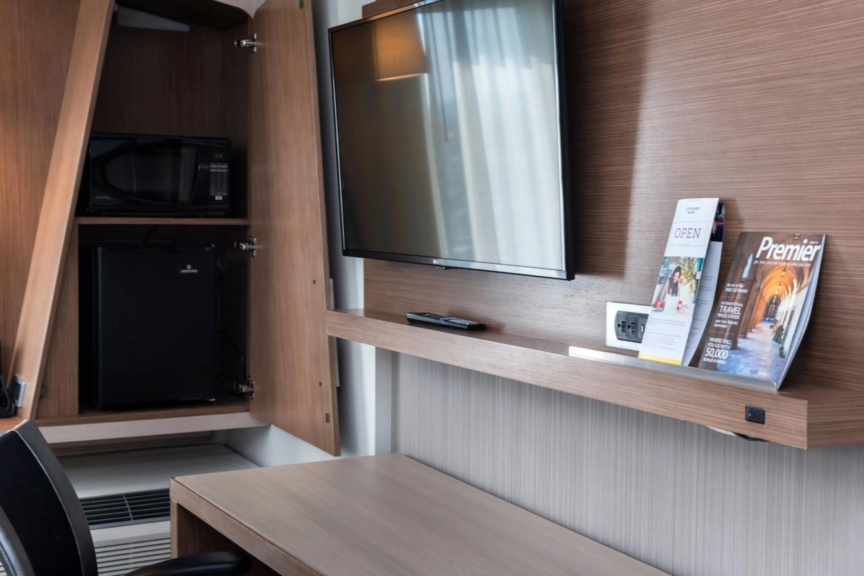 Photo of the whole room in Courtyard by Marriott Elmira Horseheads