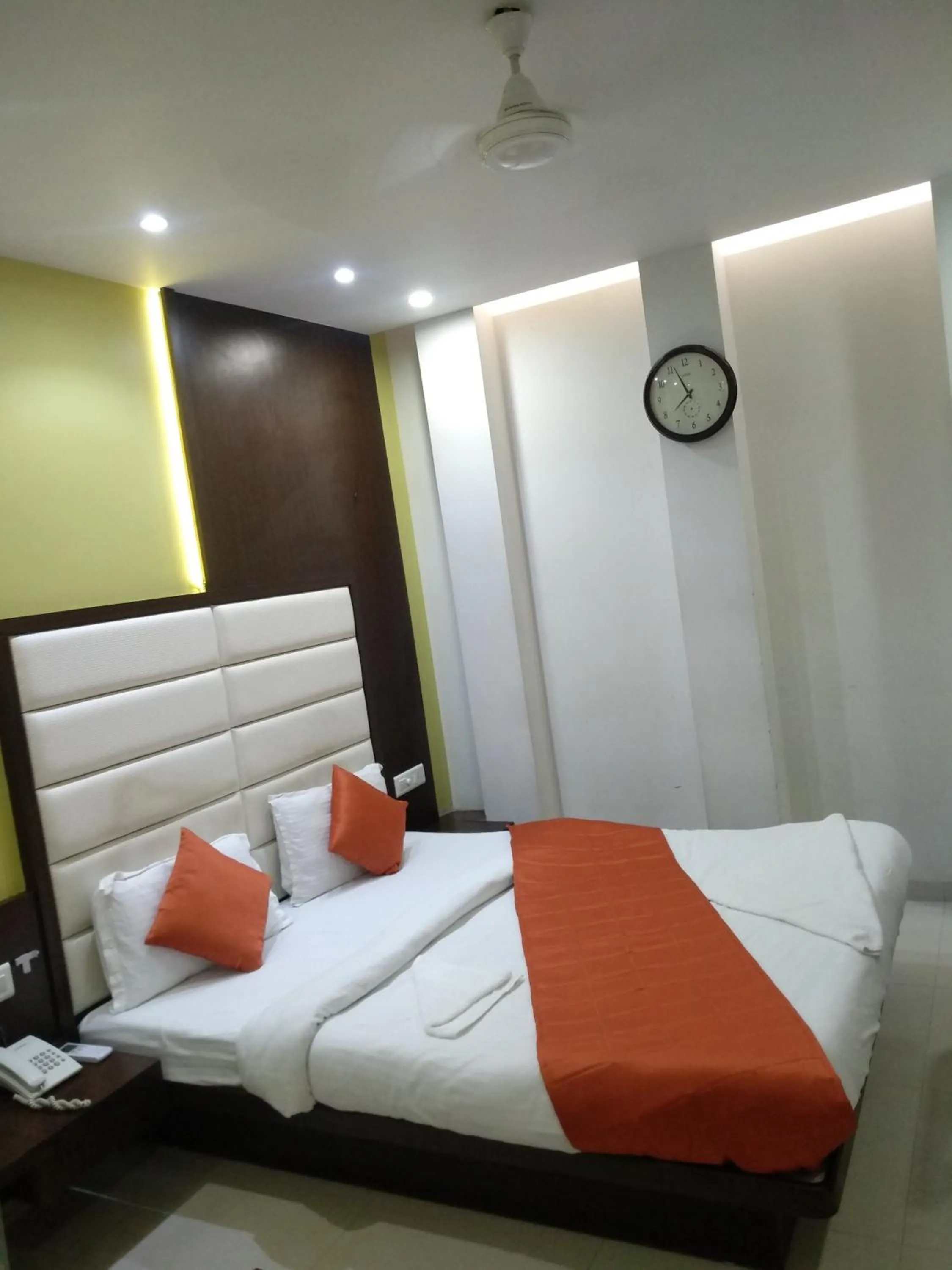 Bedroom, Bed in Hotel One Up