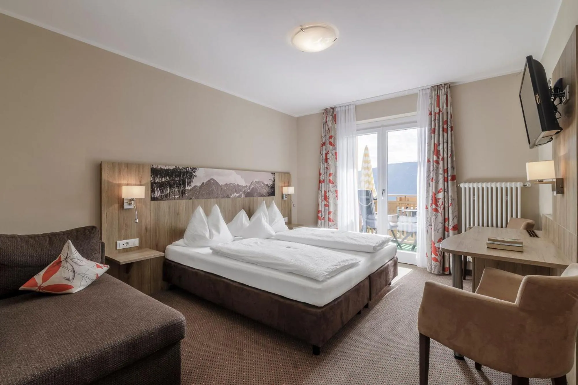 Bed in Hotel Mitlechnerhof