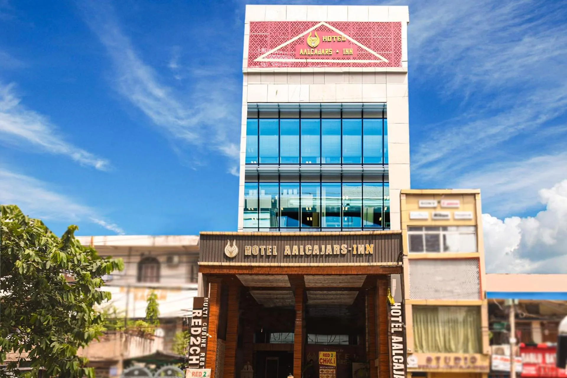 Property building in Aalcajars Inn