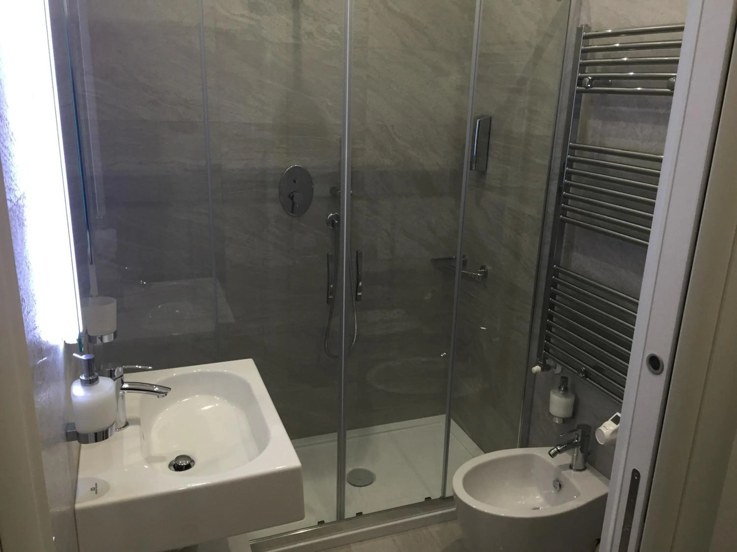 Bathroom in Picaflor Art & Rooms