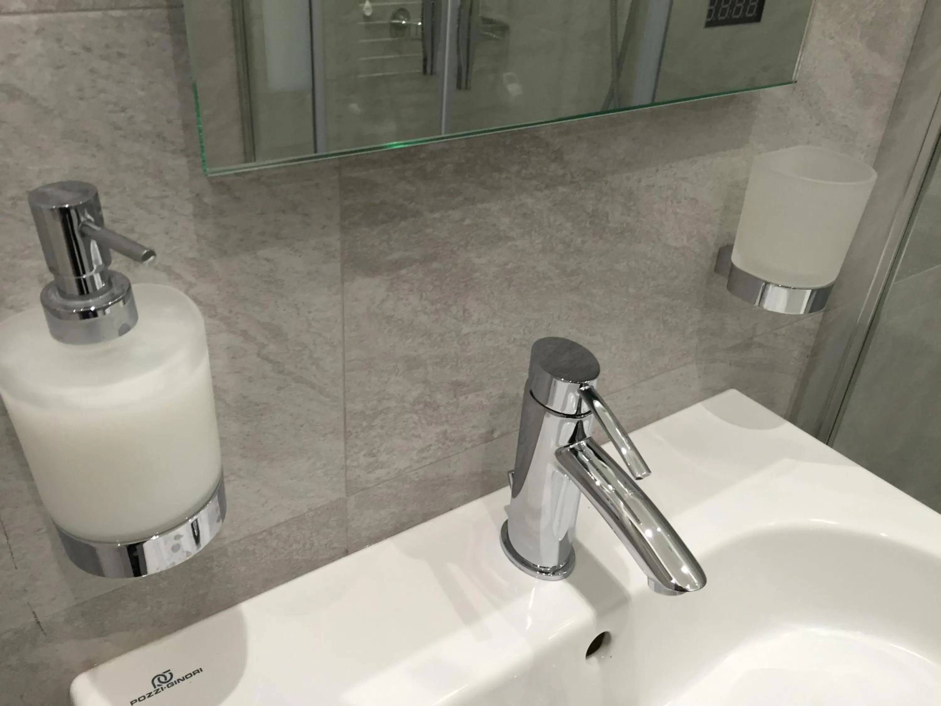 Bathroom in Picaflor Art & Rooms