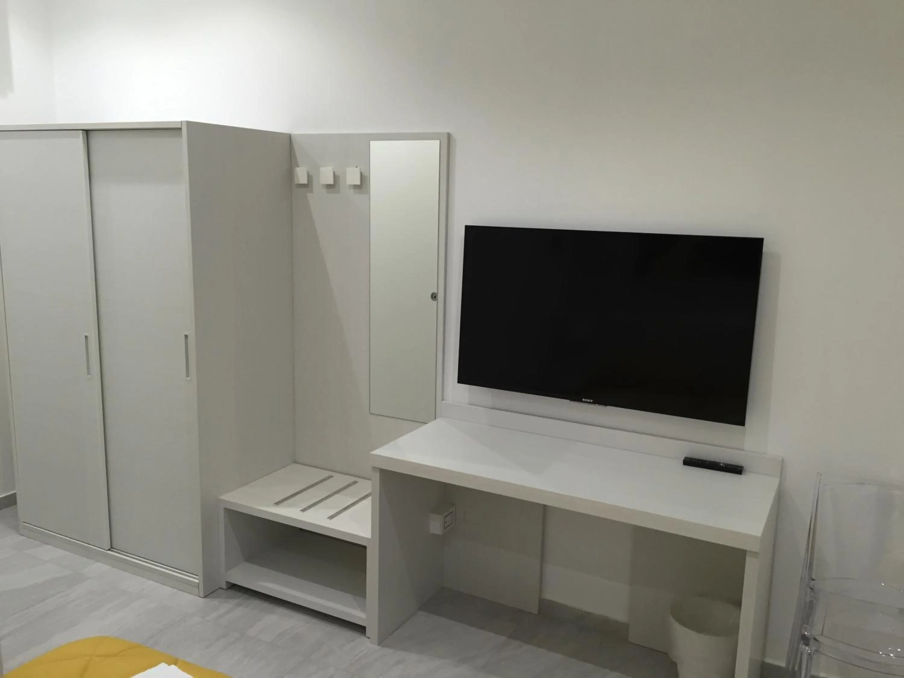 TV and multimedia in Picaflor Art & Rooms