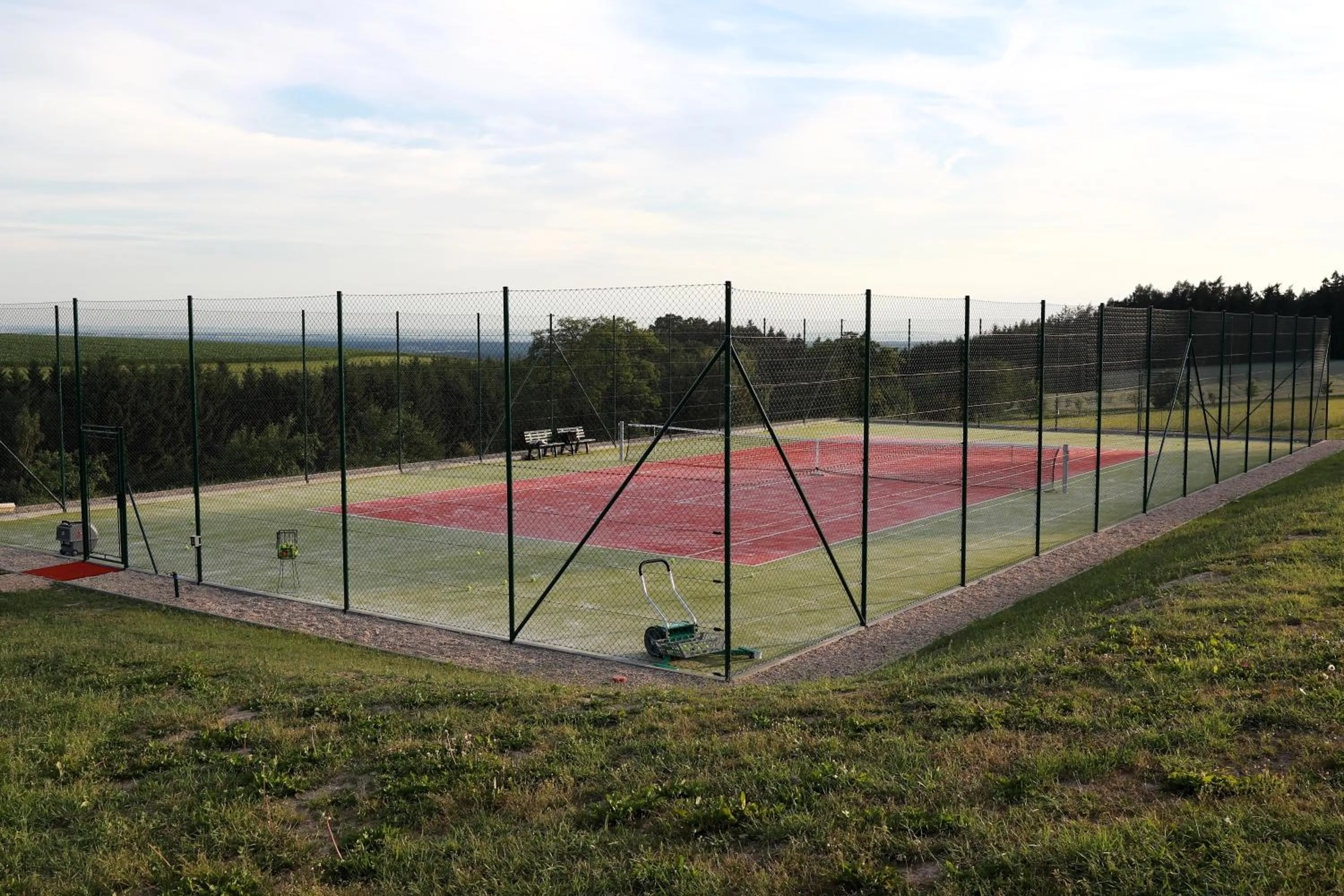 Tennis court in Wellness Penzion Pod Rozhlednou