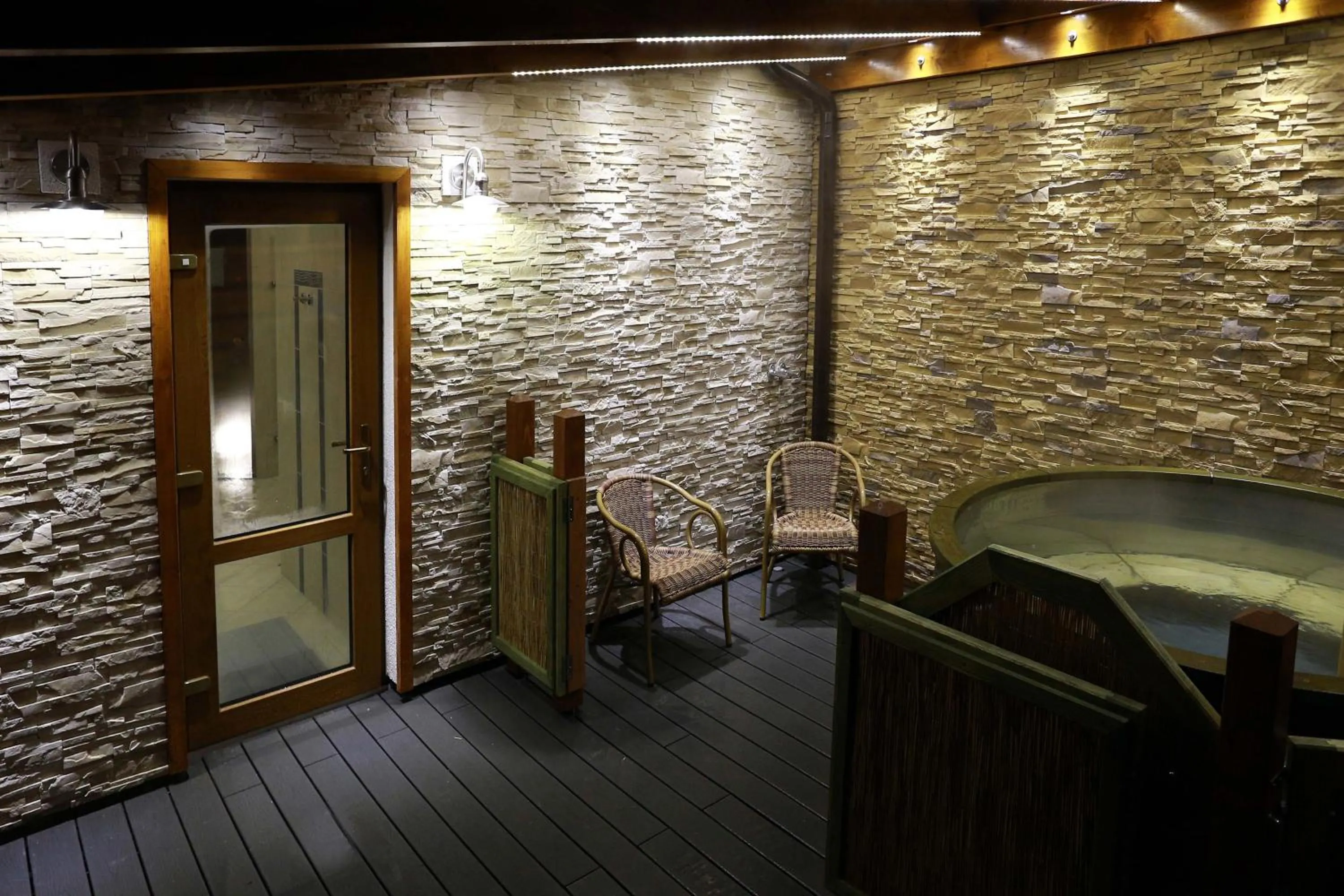 Hot Spring Bath in Wellness Penzion Pod Rozhlednou