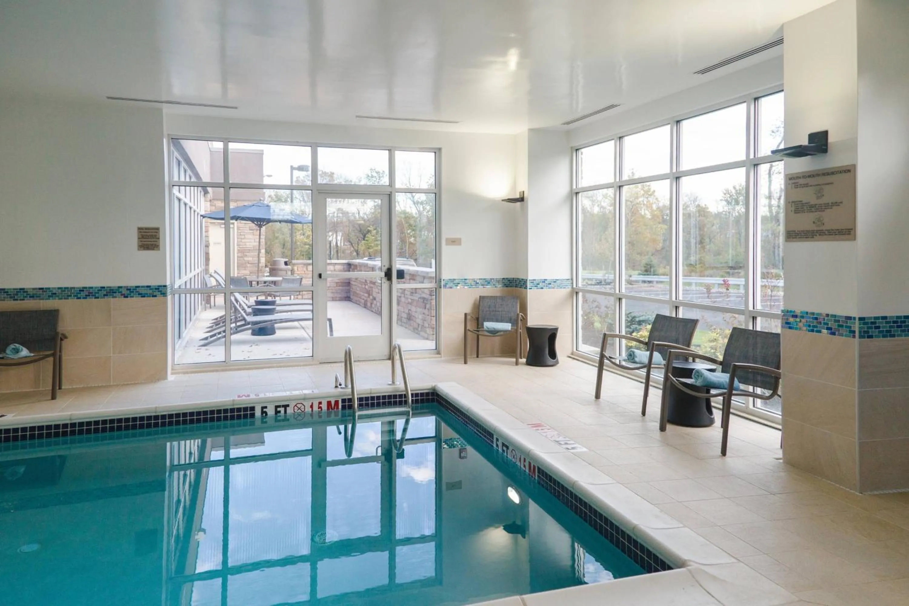 Swimming pool in SpringHill Suites by Marriott Somerset Franklin Township
