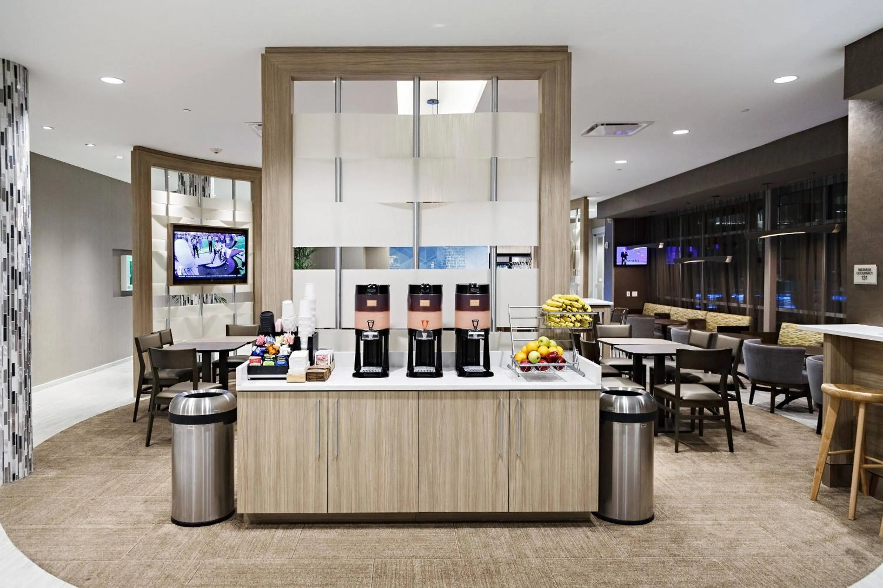 Lounge or bar in SpringHill Suites by Marriott Somerset Franklin Township