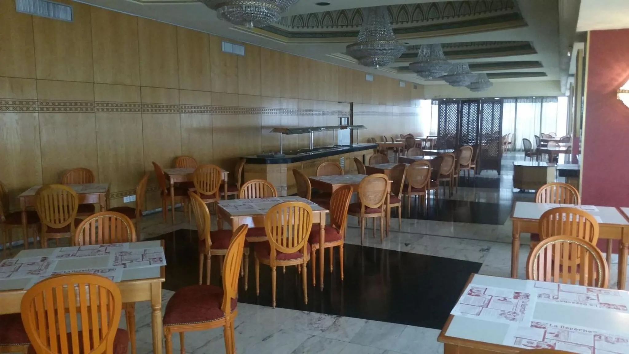 Restaurant/places to eat in El Hana International