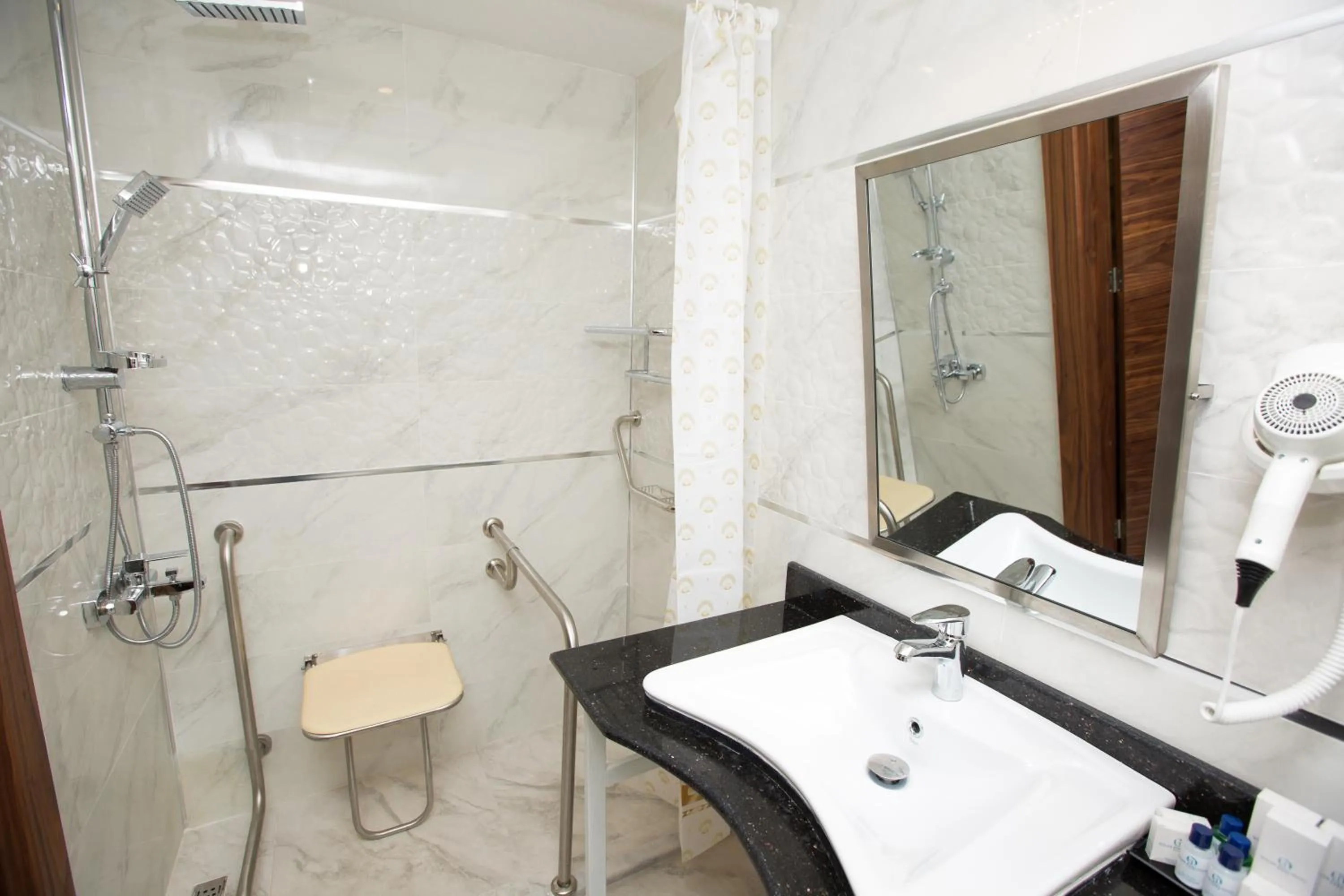 Shower in Görükle Güler Park Hotel