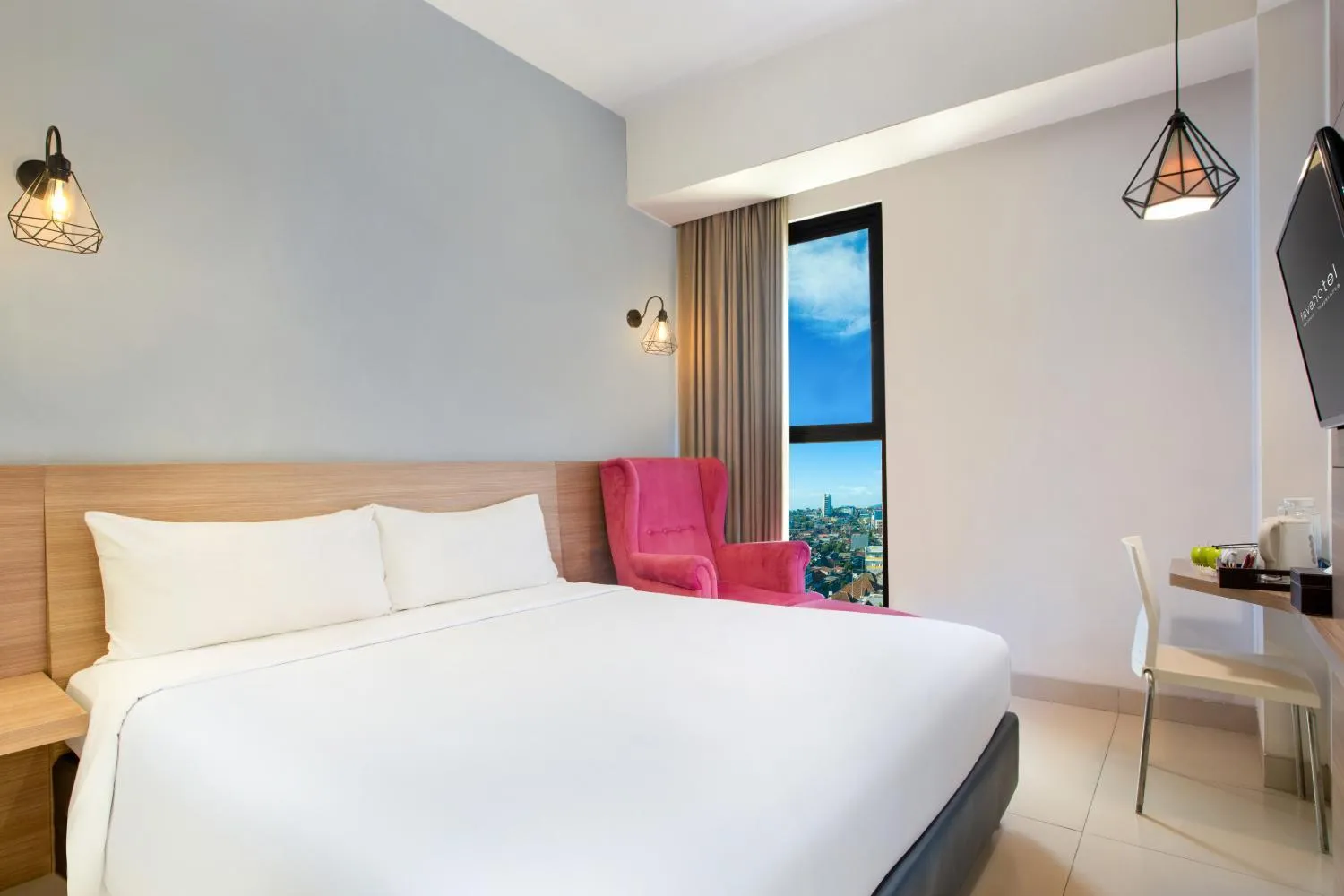 Bedroom, Bed in favehotel Malioboro - Yogyakarta