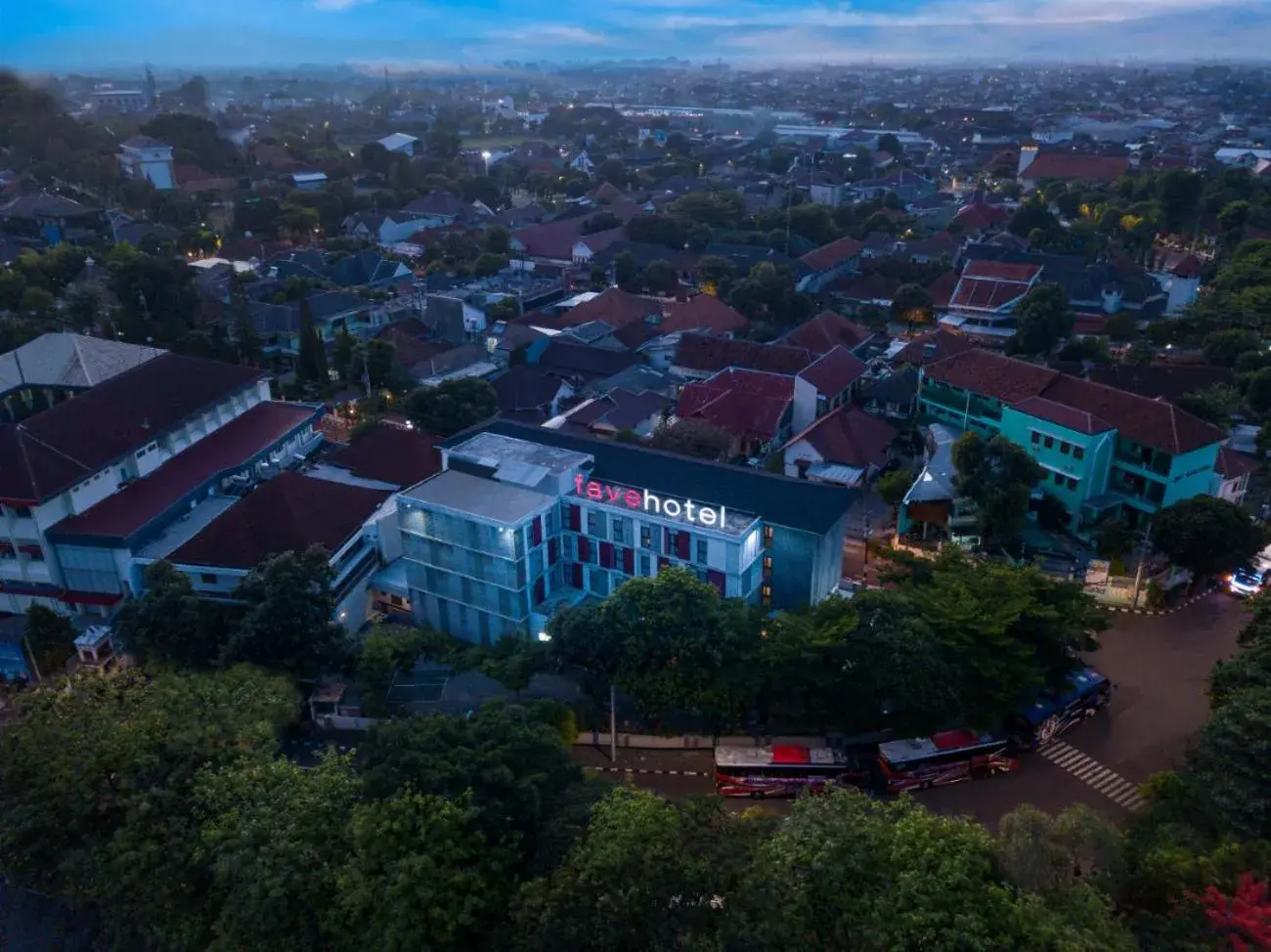Facade/entrance in favehotel Malioboro - Yogyakarta Facade/entrance in favehotel Malioboro - Yogyakarta