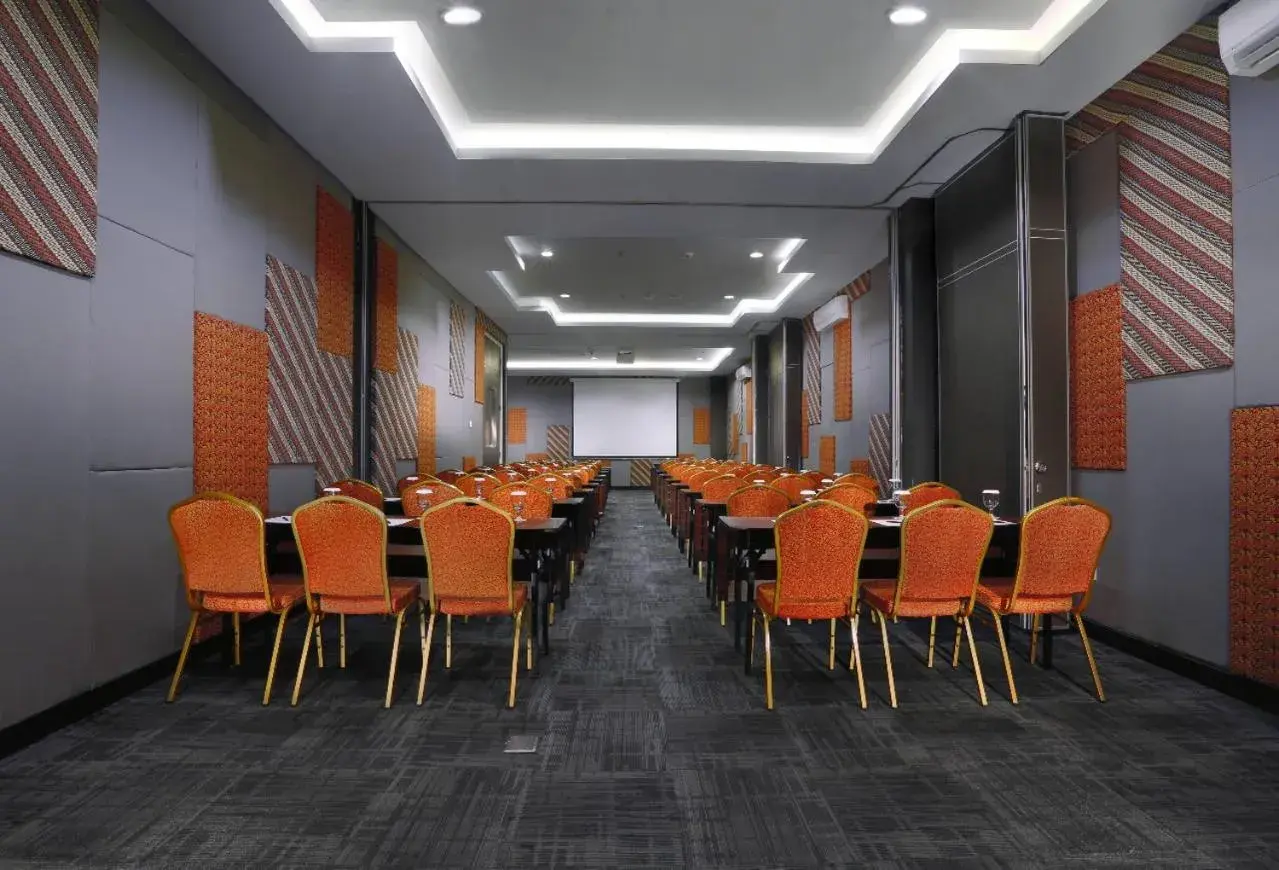 Meeting/conference room in favehotel Malioboro - Yogyakarta Meeting/conference room in favehotel Malioboro - Yogyakarta