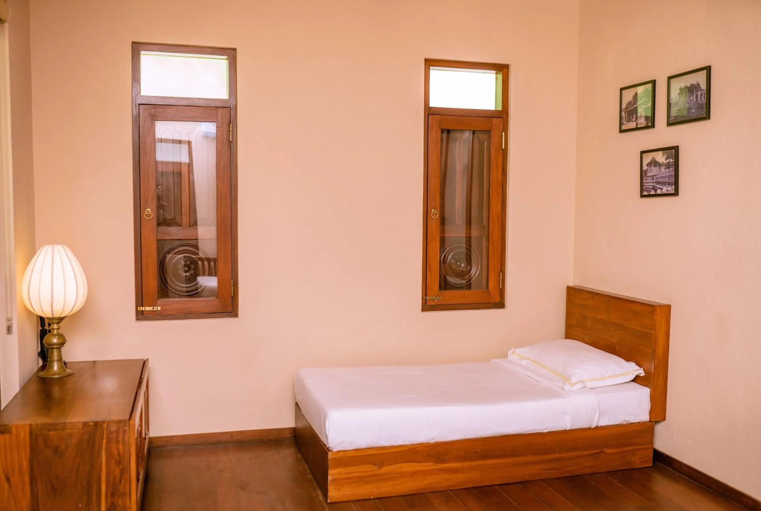 Bed in Aga Surf View