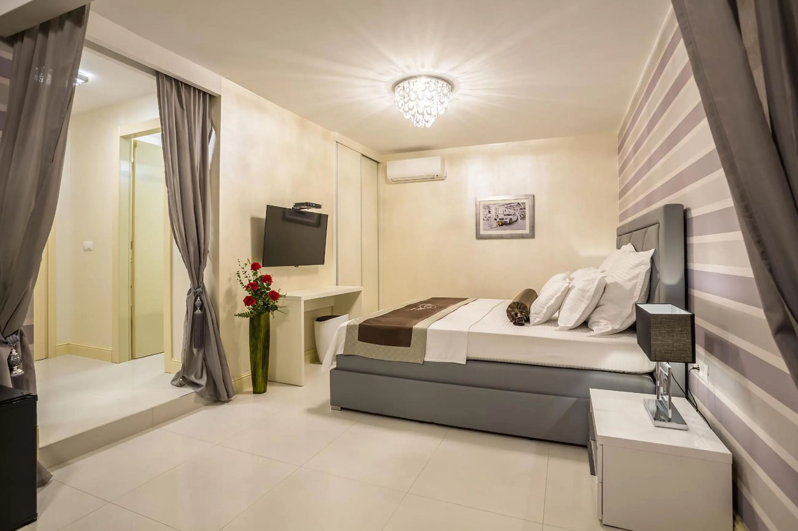 TV and multimedia, Bed in Guest House Benedict