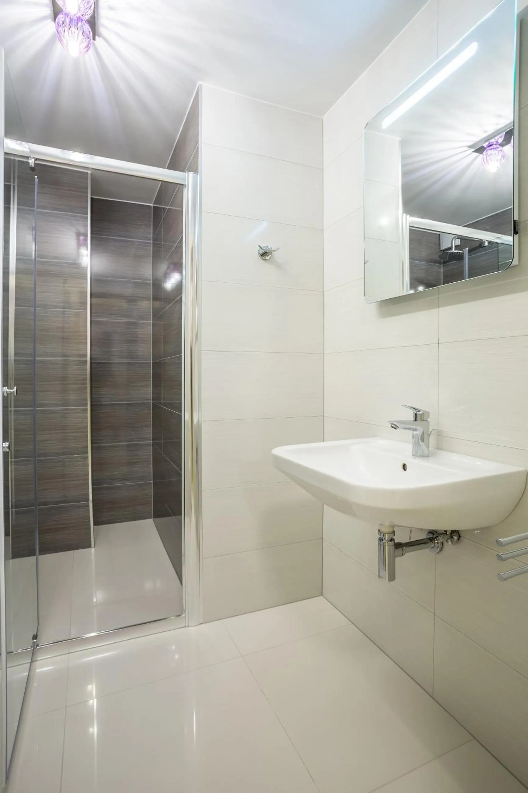 Shower in Guest House Benedict