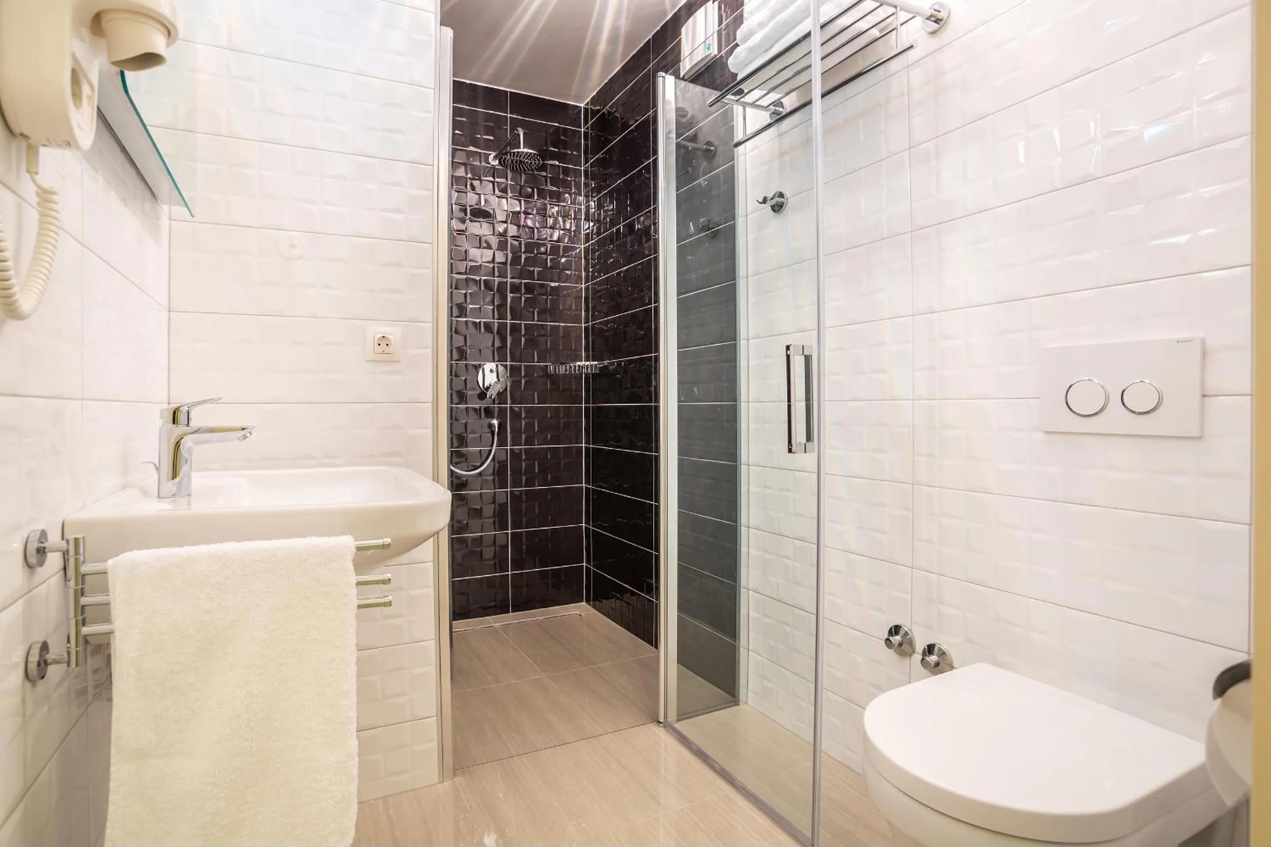 Shower in Guest House Benedict