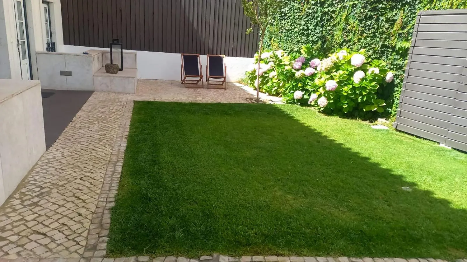 Property building in Alma Moura Residences