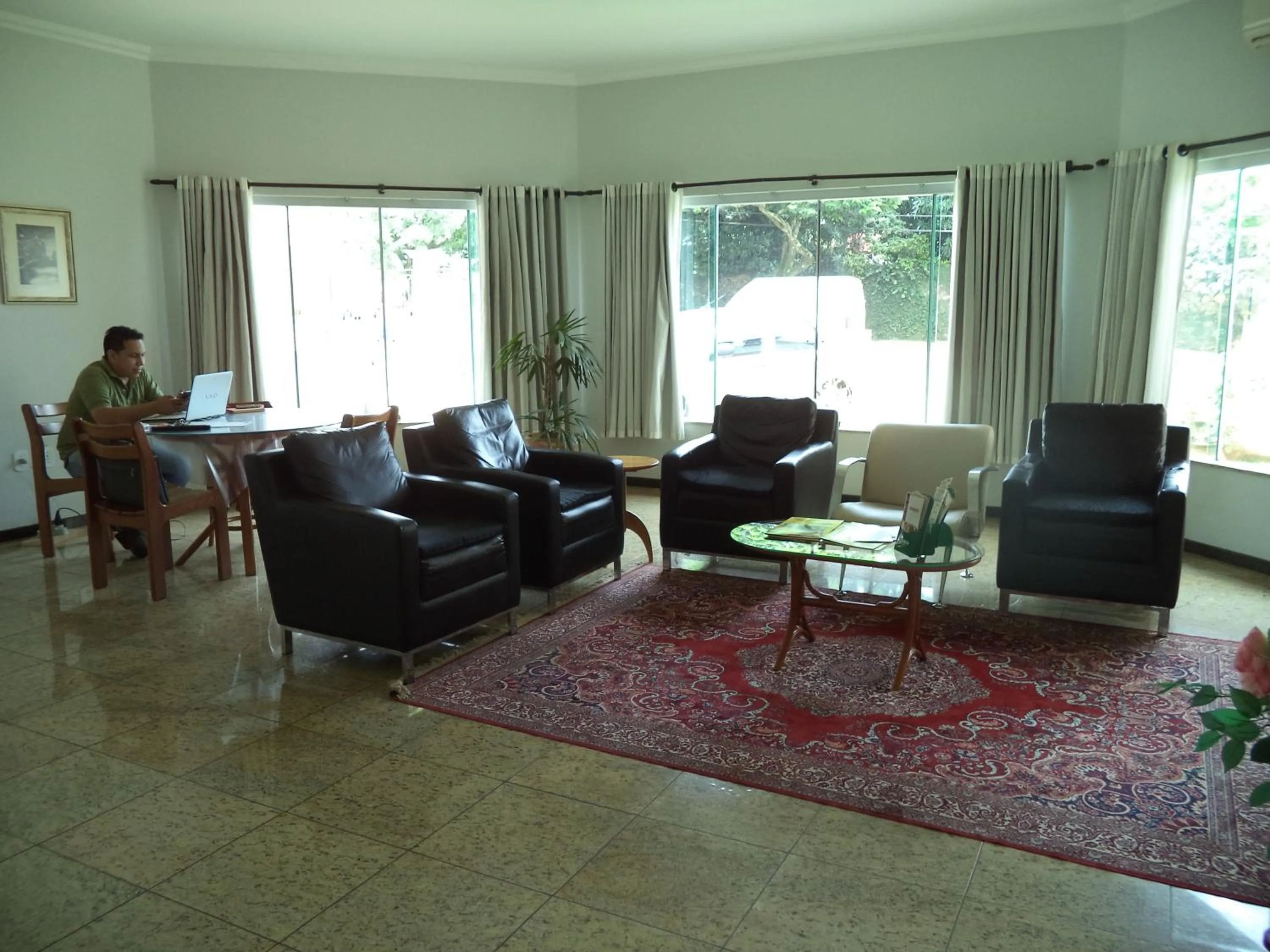 Communal lounge/ TV room in Villa Verde Hotel