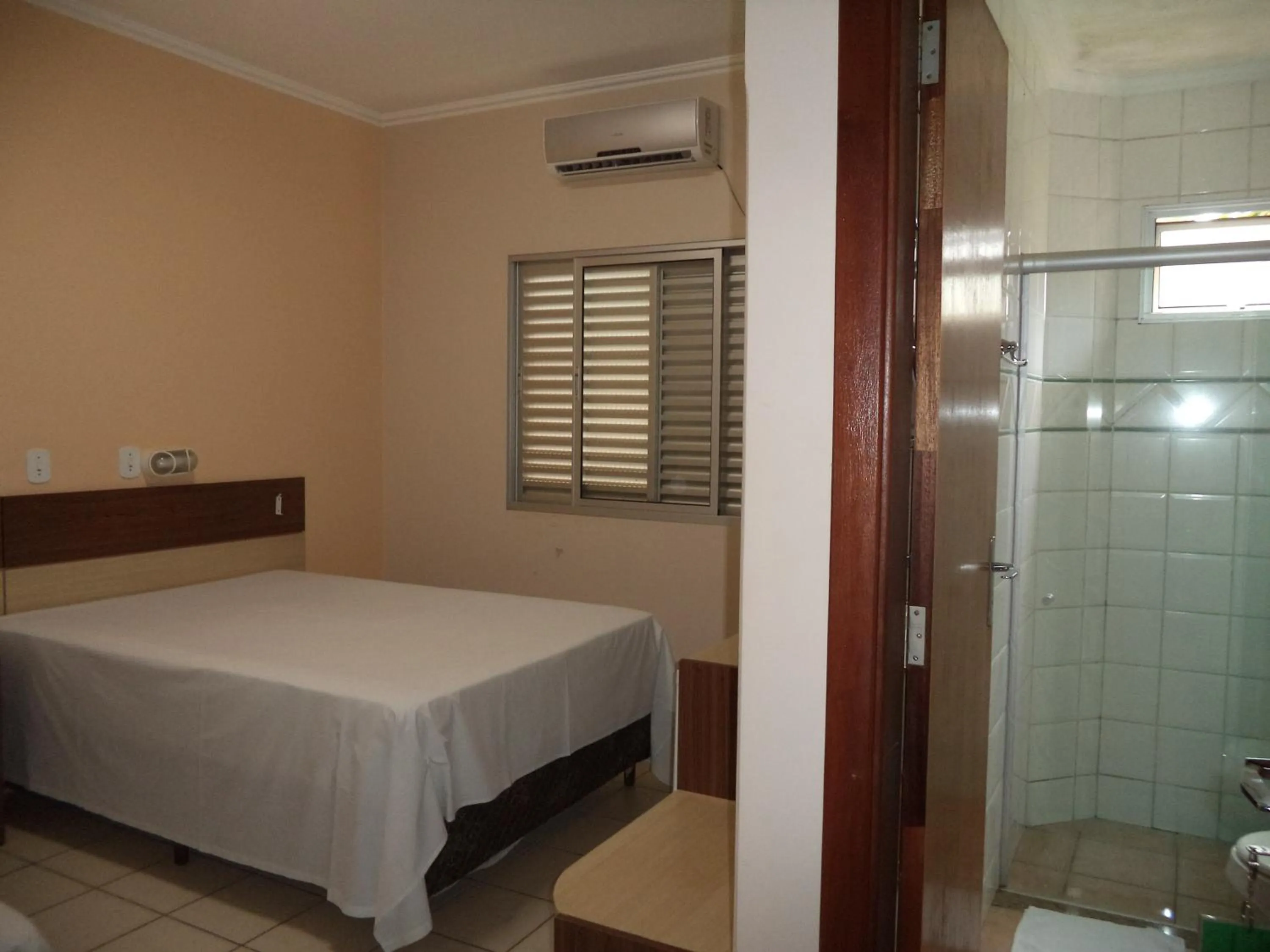 Photo of the whole room, Bed in Villa Verde Hotel