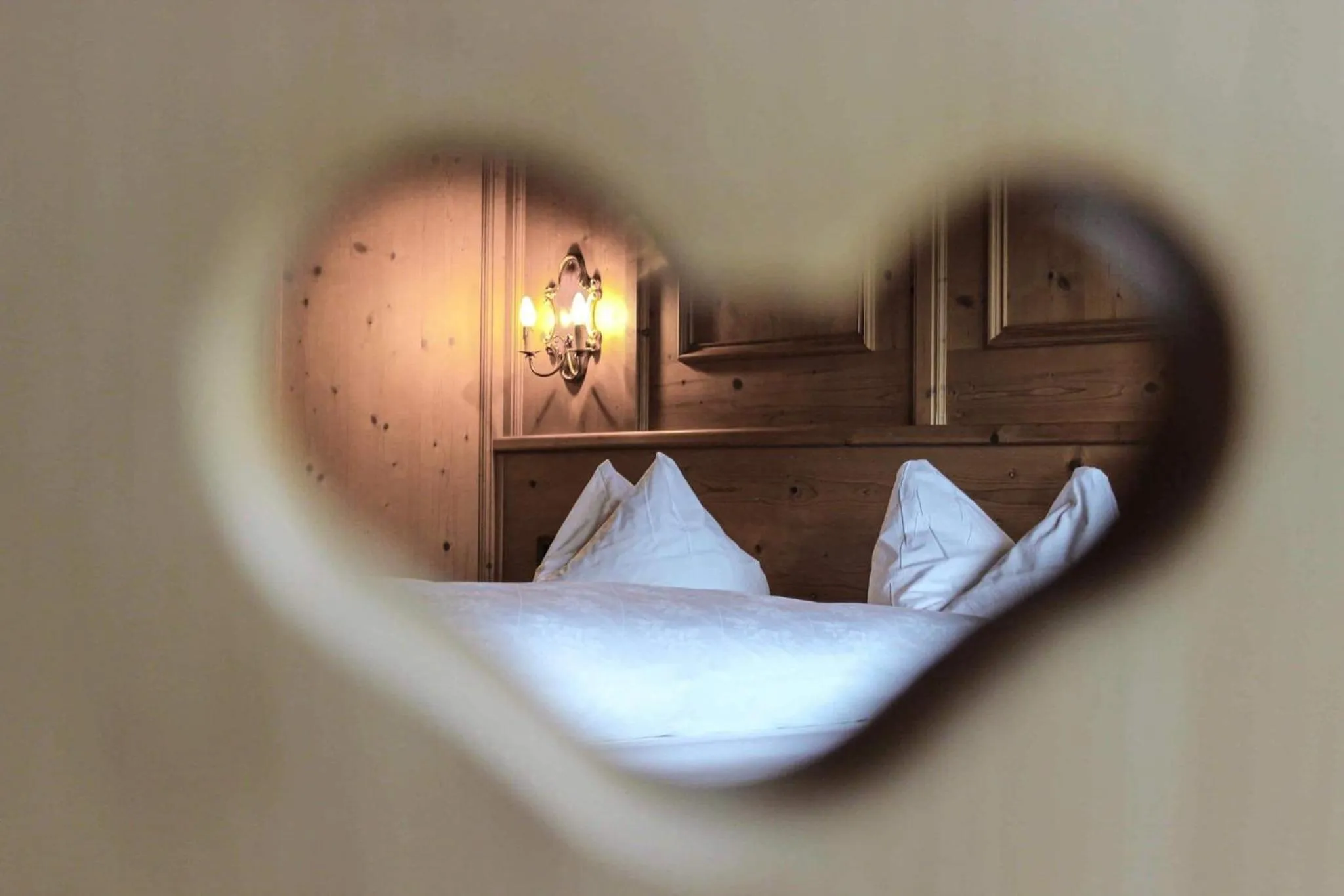 Bed in Hotel Pension Weiratherhof