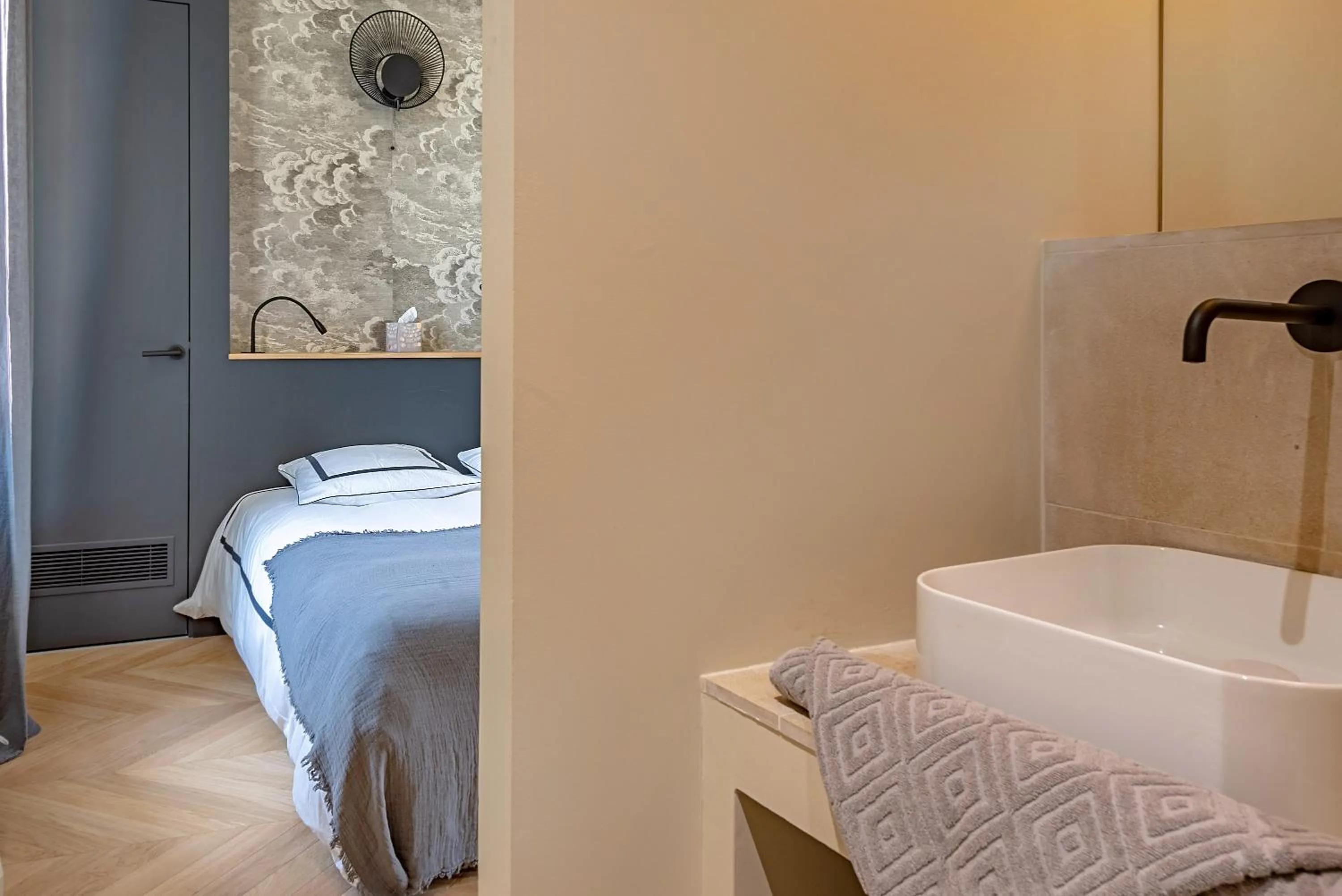 Bed in La Magnanerie de l'Isle B&B