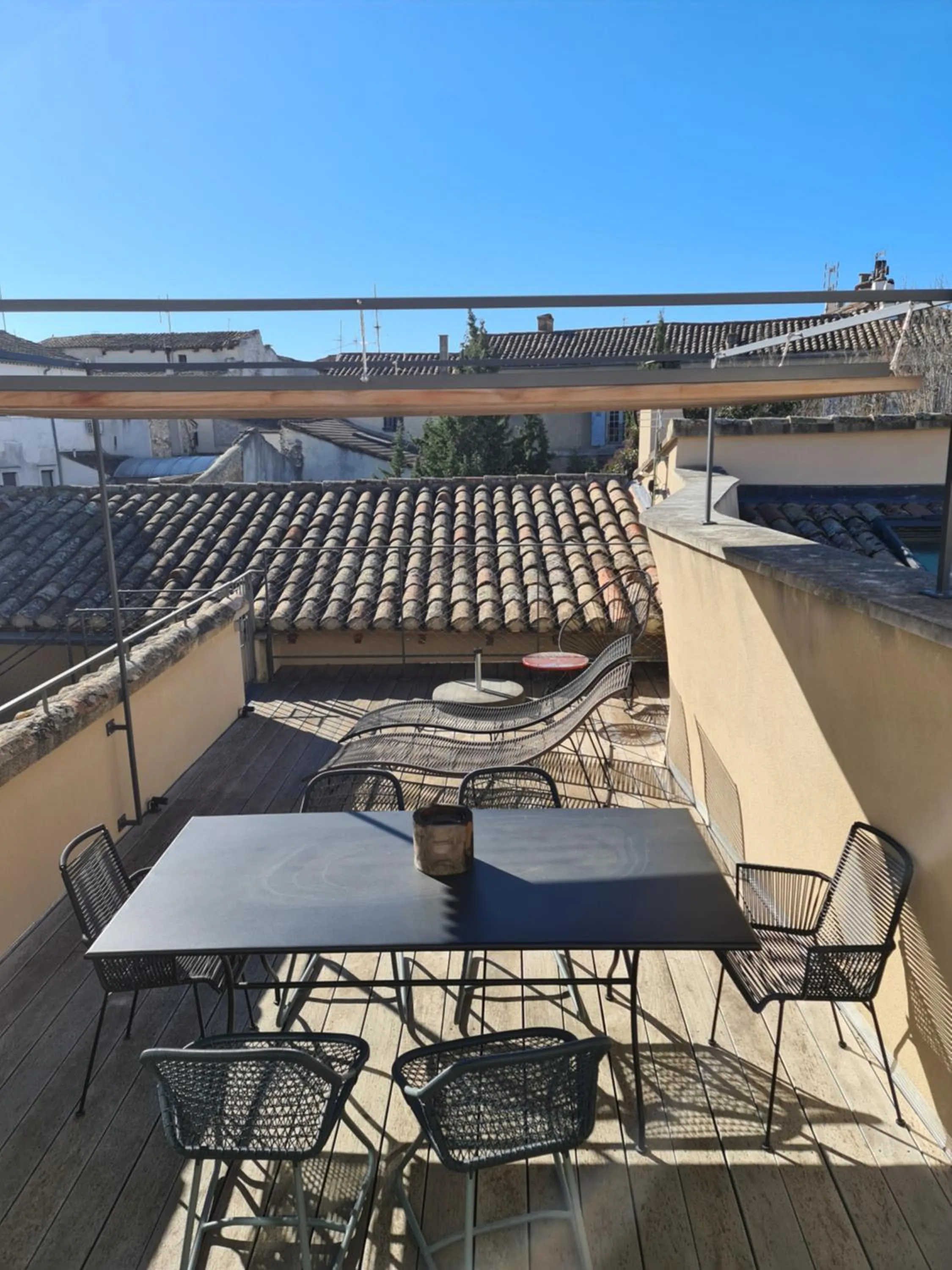 Patio in La Magnanerie de l'Isle B&B