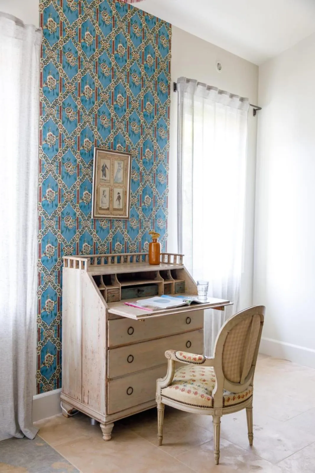 Decorative detail in La Magnanerie de l'Isle B&B