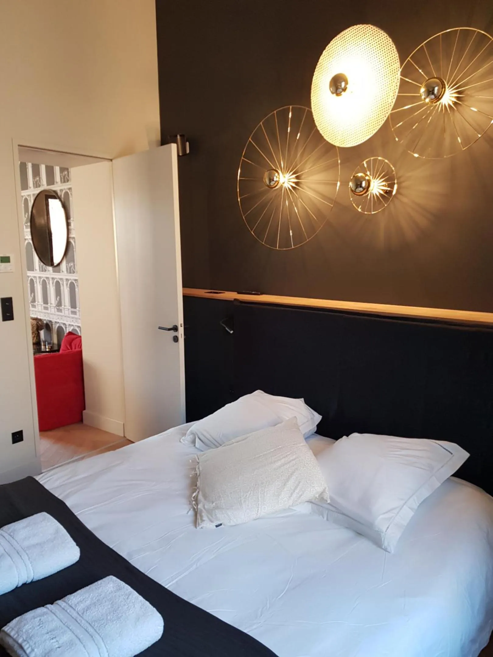 Patio, Bed in La Magnanerie de l'Isle B&B