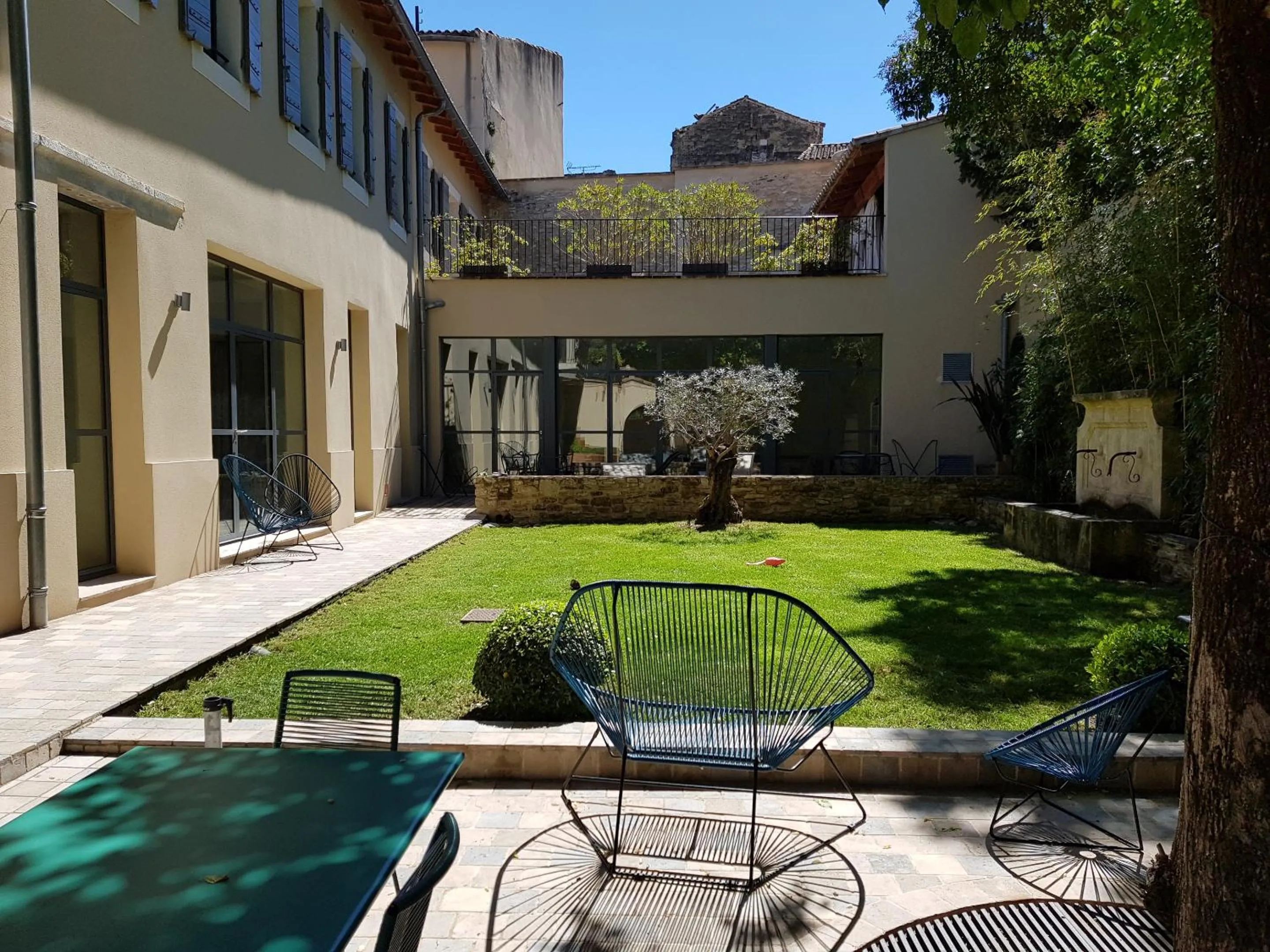 Garden in La Magnanerie de l'Isle B&B