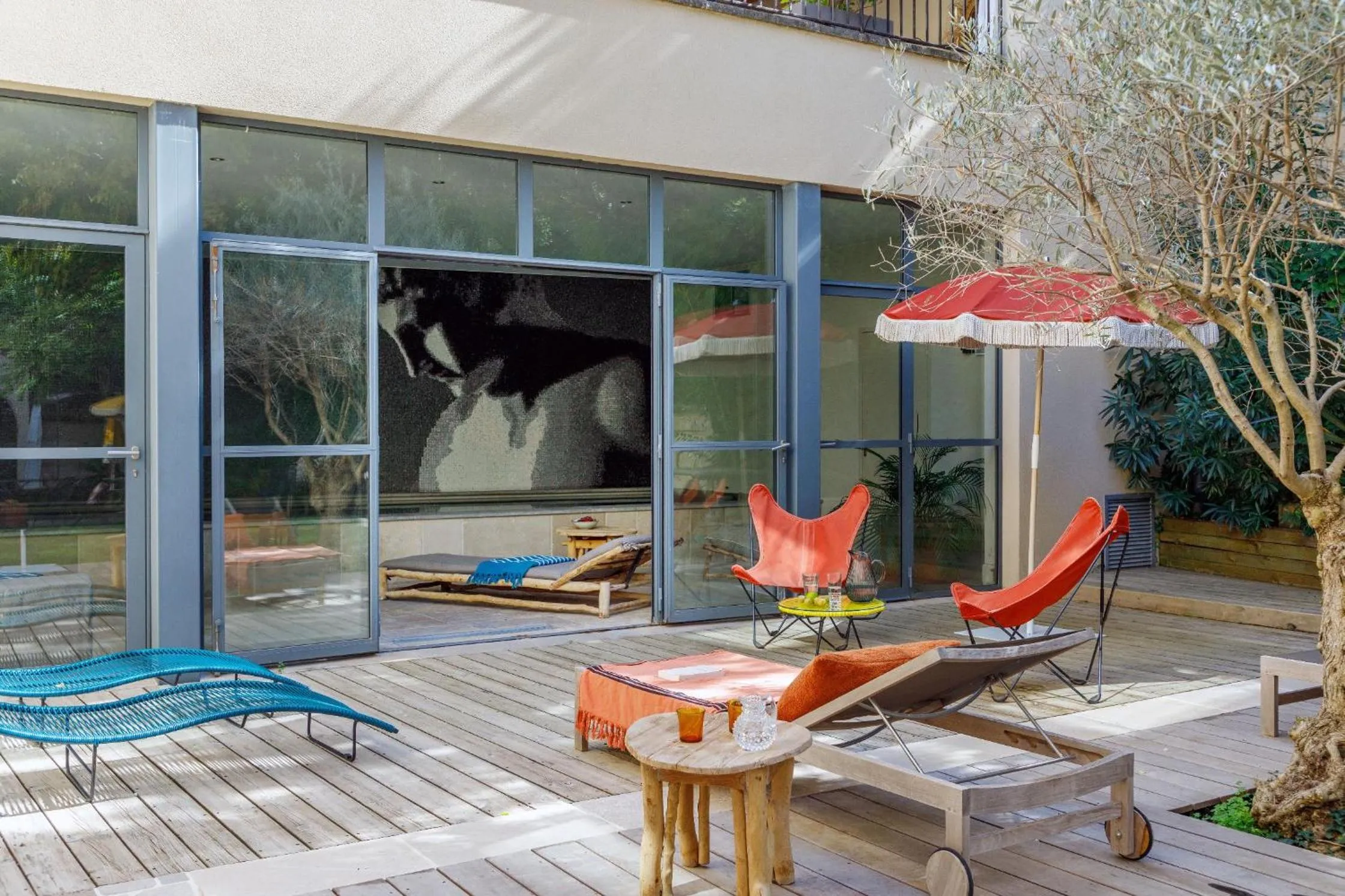 Patio in La Magnanerie de l'Isle B&B