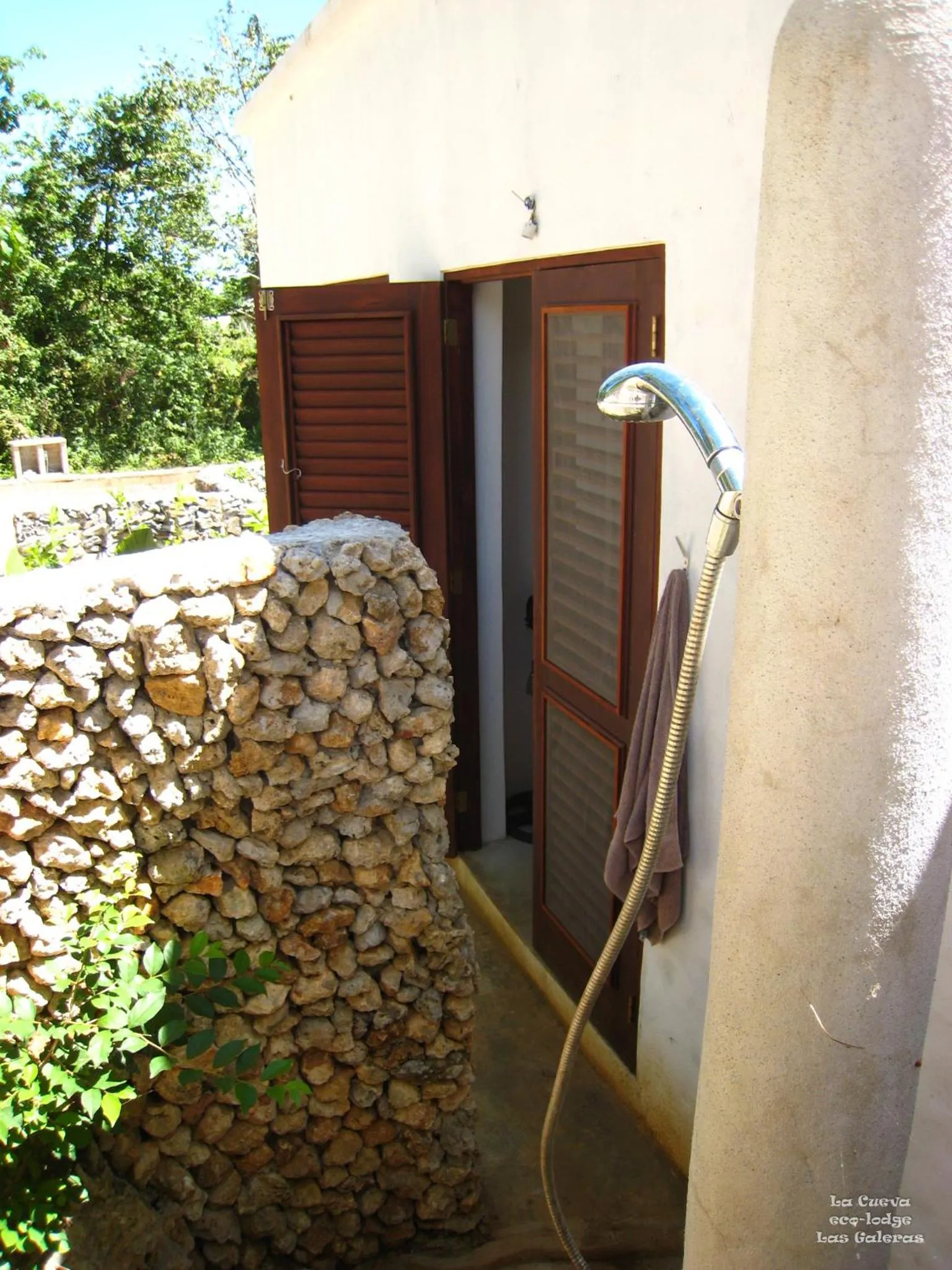 Shower in La Cueva Eco-Lodge