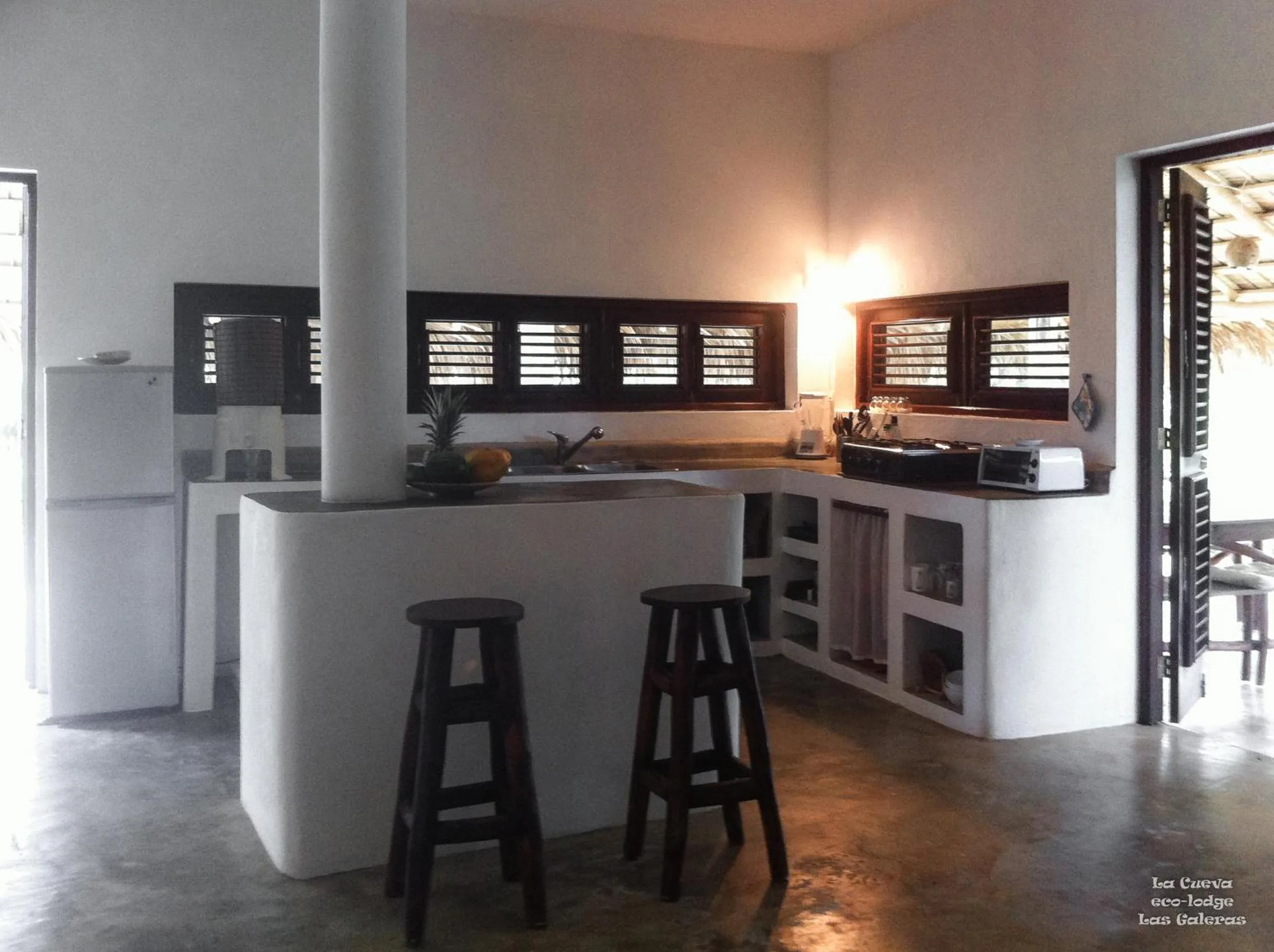 Kitchen or kitchenette in La Cueva Eco-Lodge