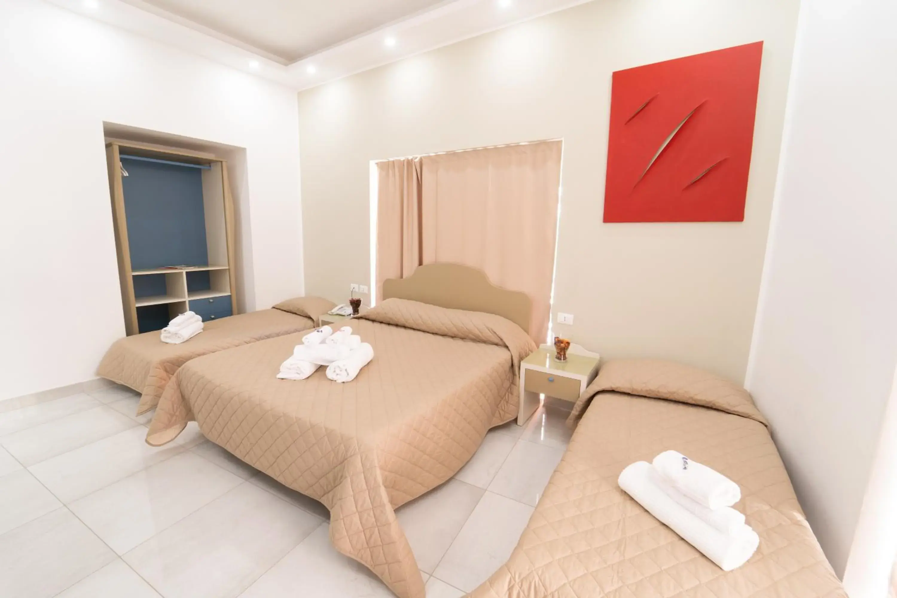 Shower, Bed in Royal Art H Duomo - Napoli Centro, by ClaPa Group Shower, Bed in Royal Art H Duomo - Napoli Centro, by ClaPa Group