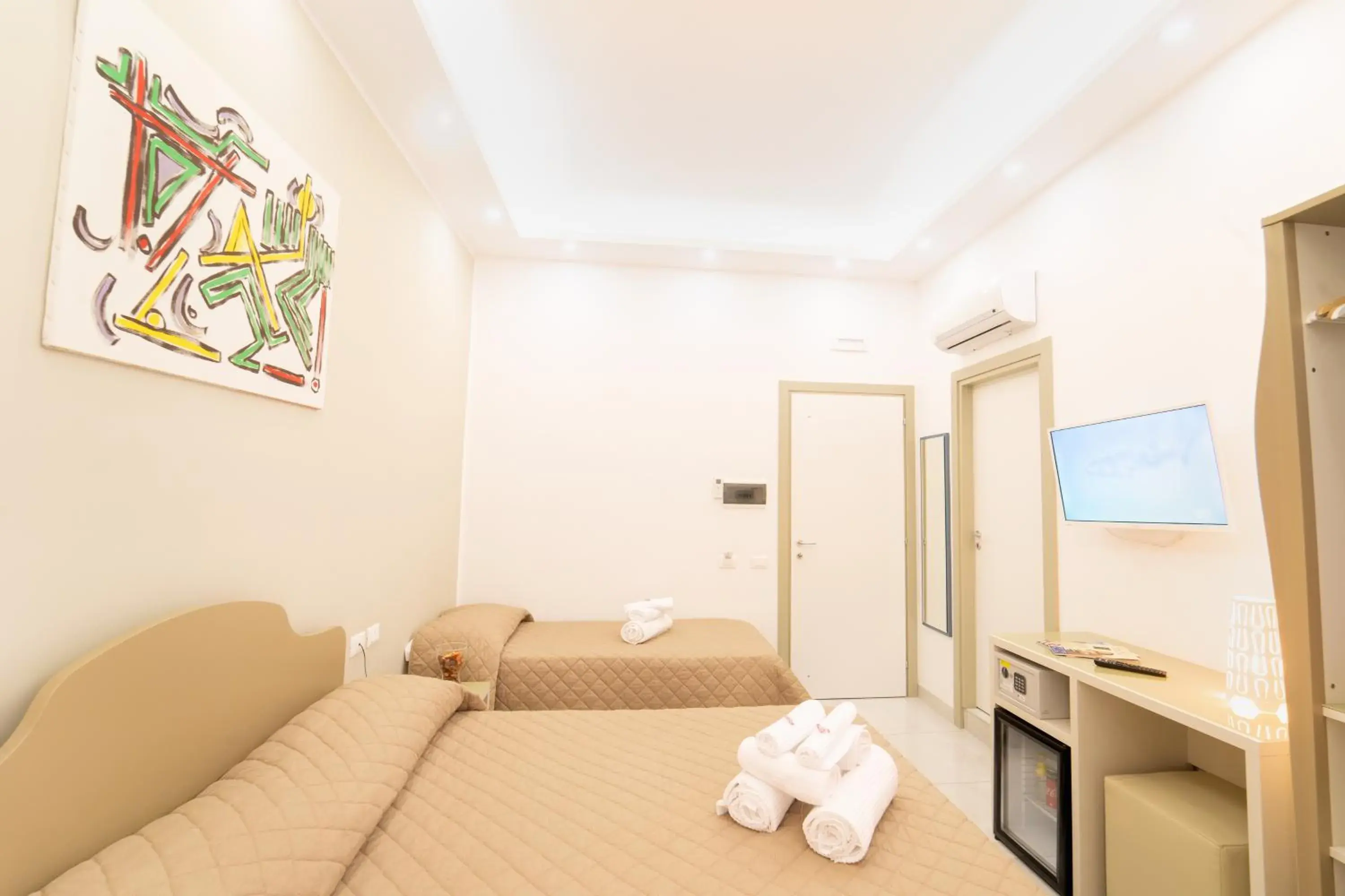 Shower, Bed in Royal Art H Duomo - Napoli Centro, by ClaPa Group Shower, Bed in Royal Art H Duomo - Napoli Centro, by ClaPa Group