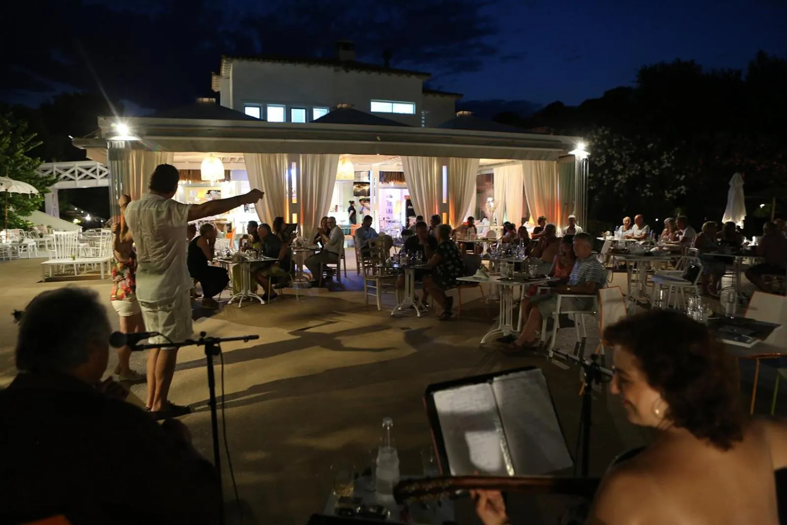Evening entertainment in Mandraki Village Boutique Hotel