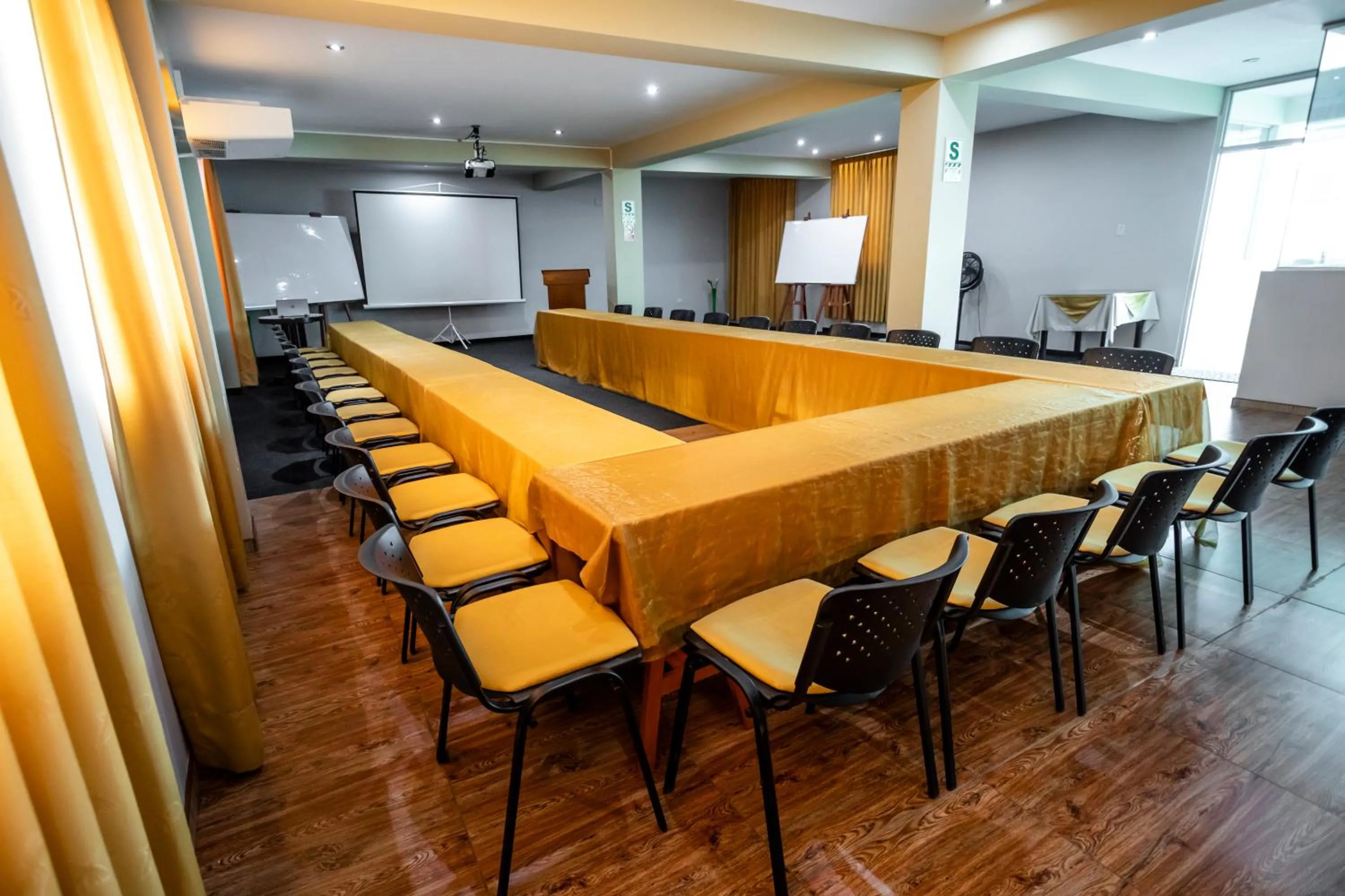 Meeting/conference room in Costa Del Inka Hotel