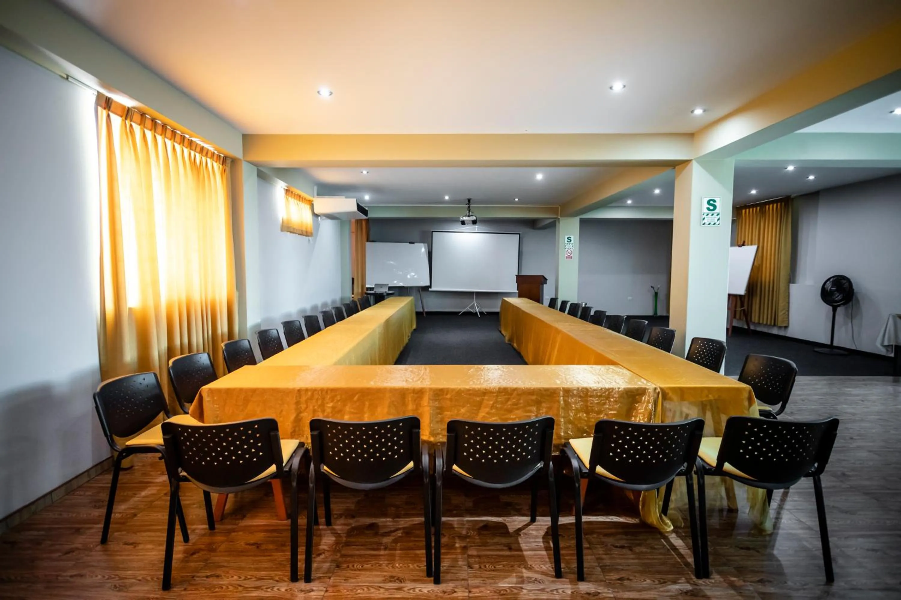 Meeting/conference room in Costa Del Inka Hotel