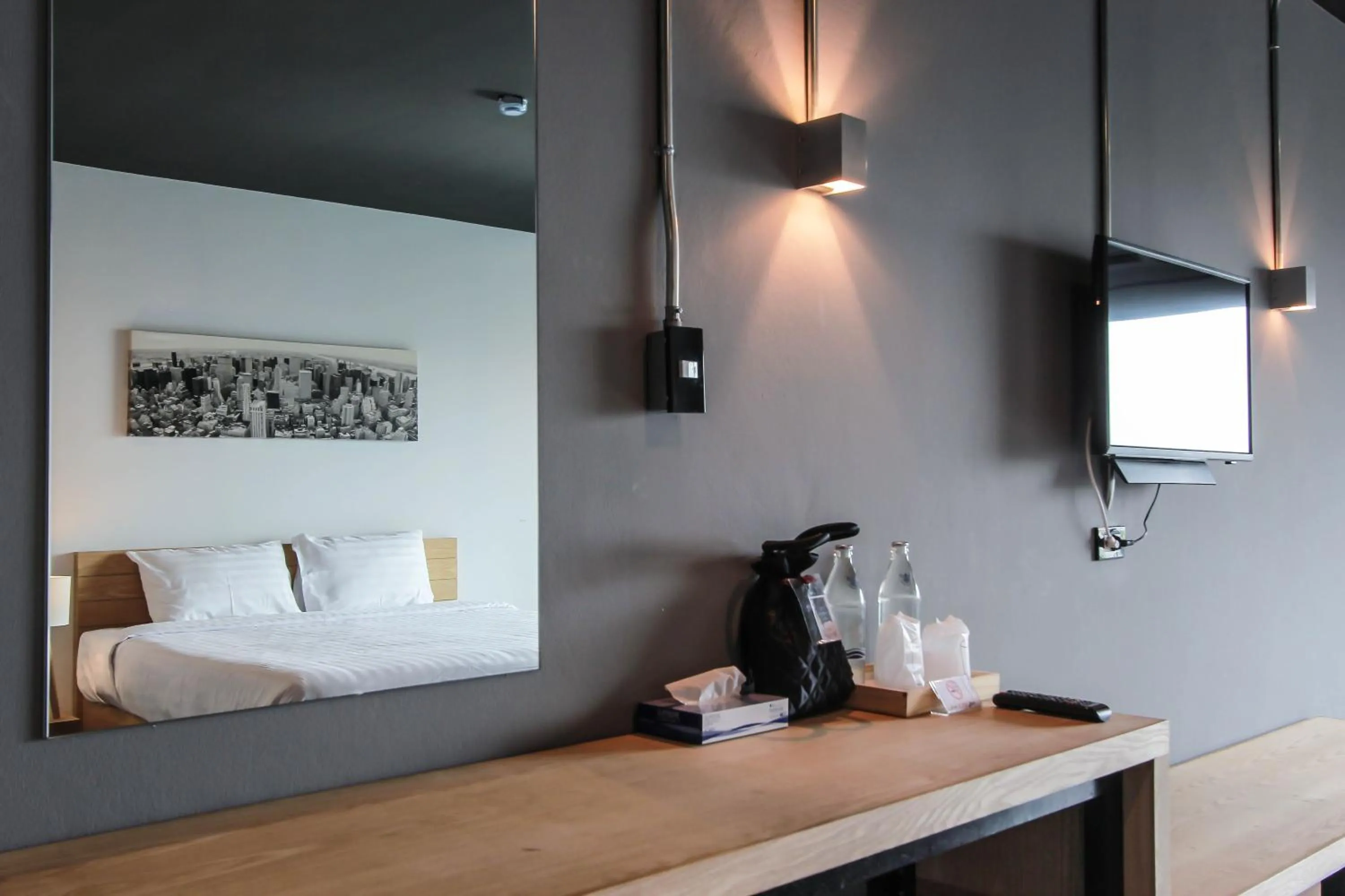 TV and multimedia, Bed in Get Zleep Premium Budget Hotel