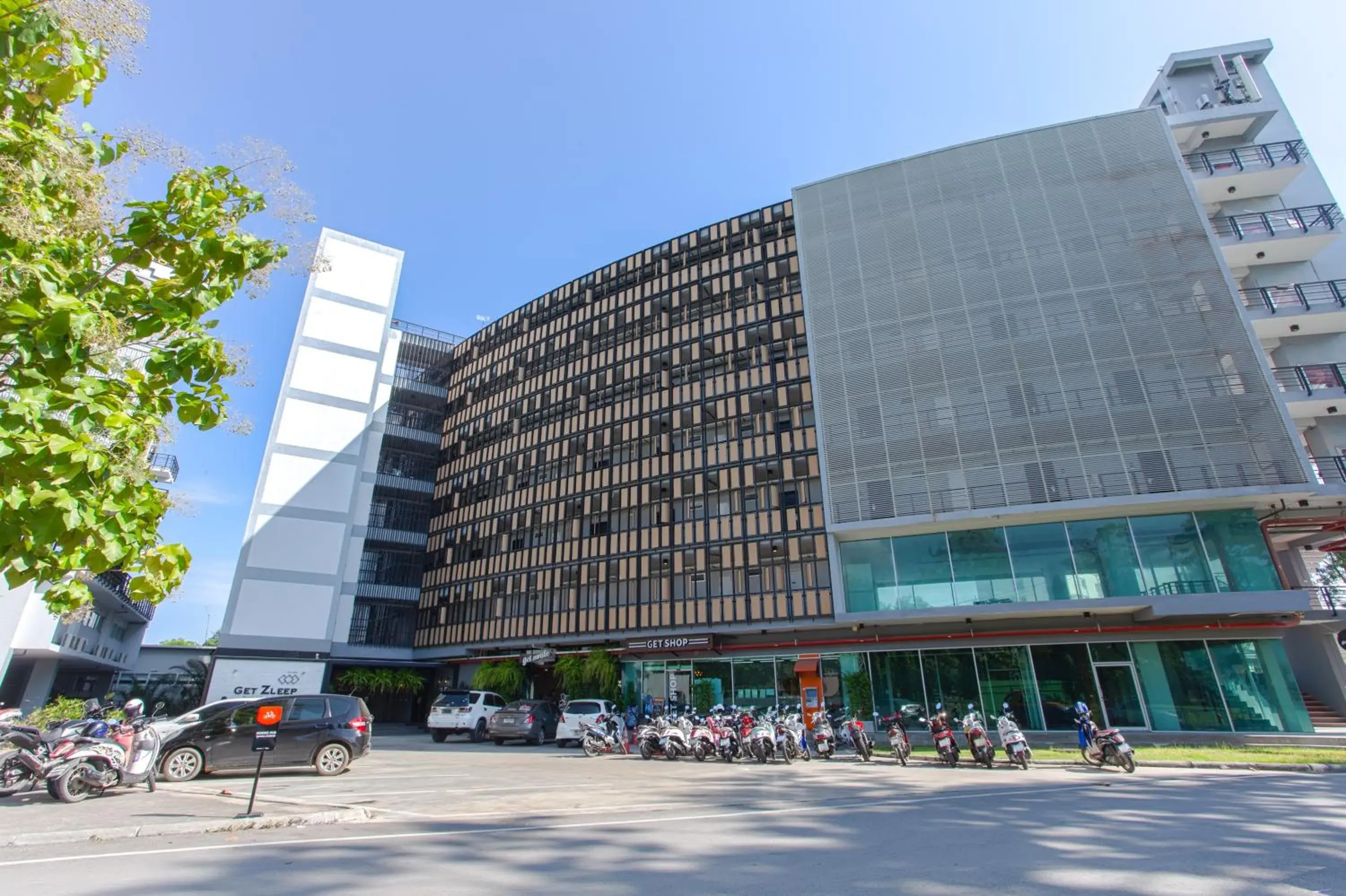 Property building in Get Zleep Premium Budget Hotel Property building in Get Zleep Premium Budget Hotel