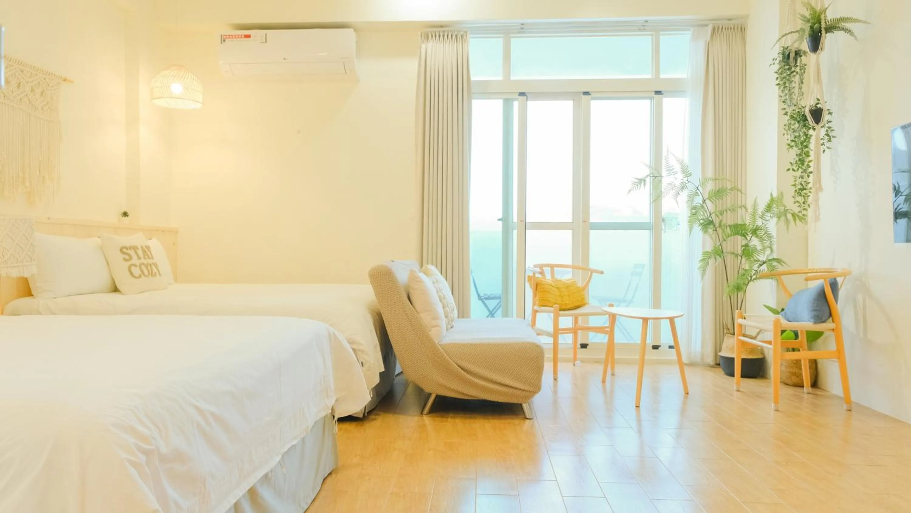 Photo of the whole room, Bed in Cozy Blue B&B