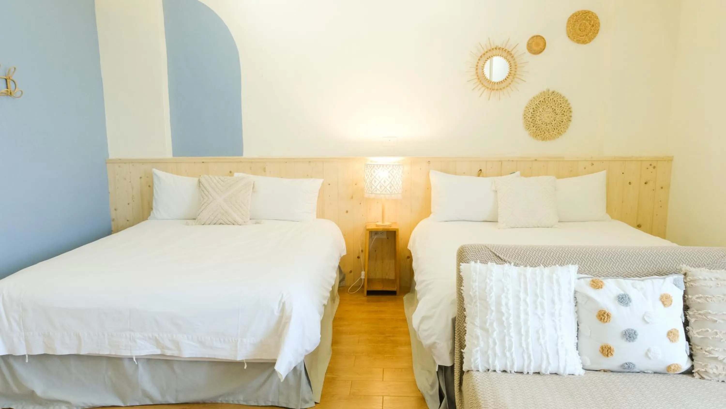 Photo of the whole room, Bed in Cozy Blue B&B