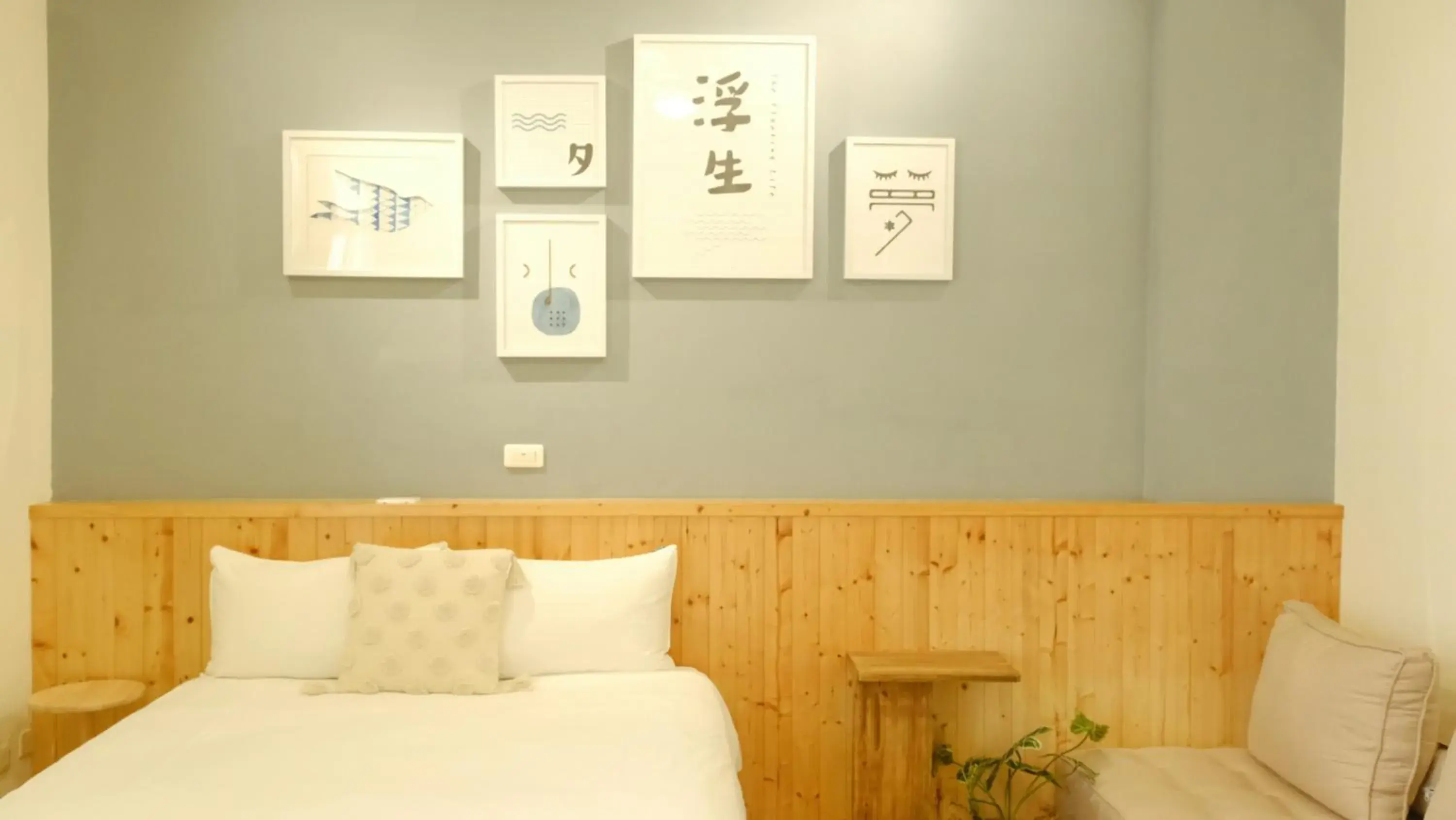 Deluxe Double Room with Balcony in Cozy Blue B&B Deluxe Double Room with Balcony in Cozy Blue B&B