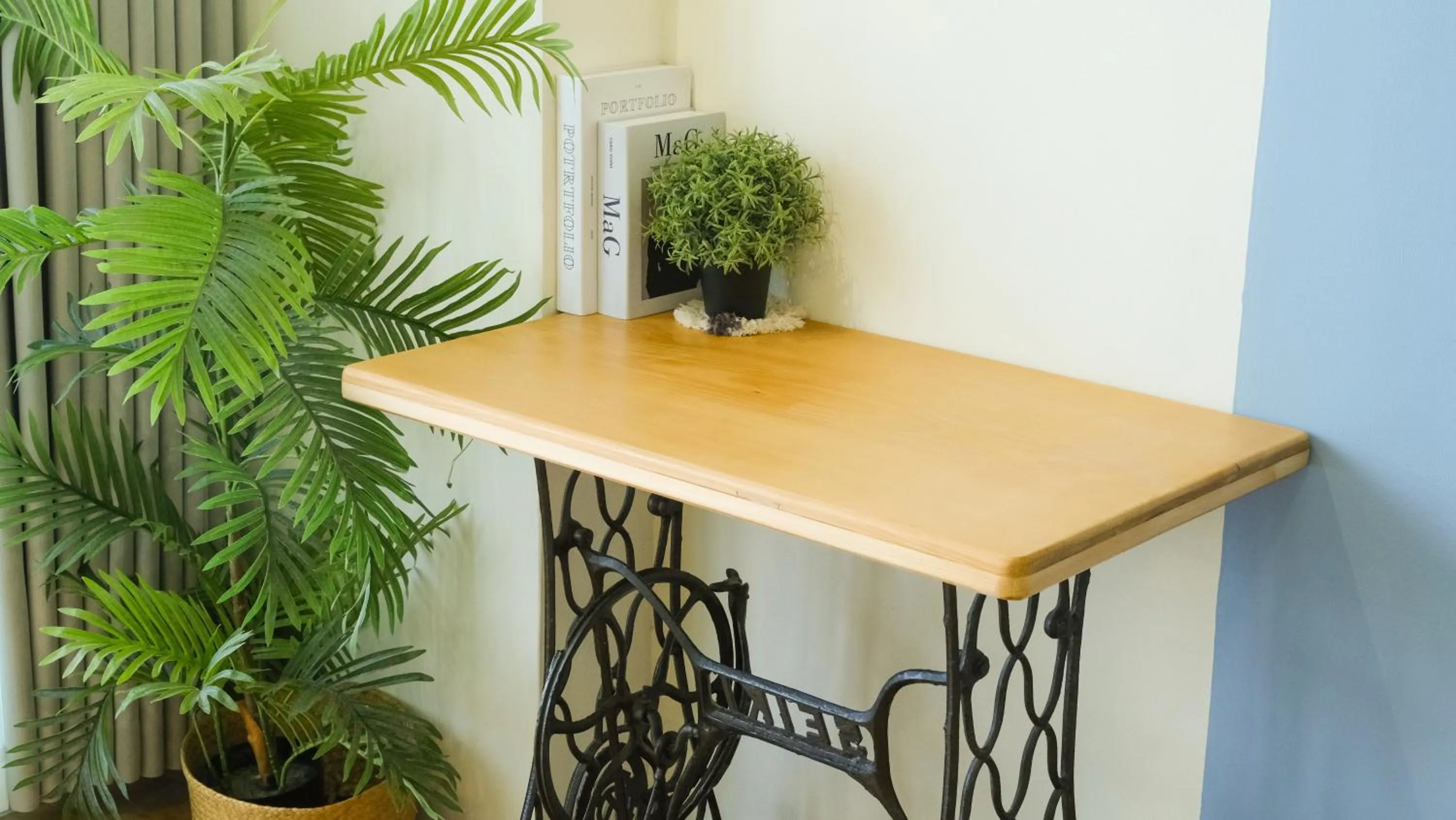 Decorative detail in Cozy Blue B&B