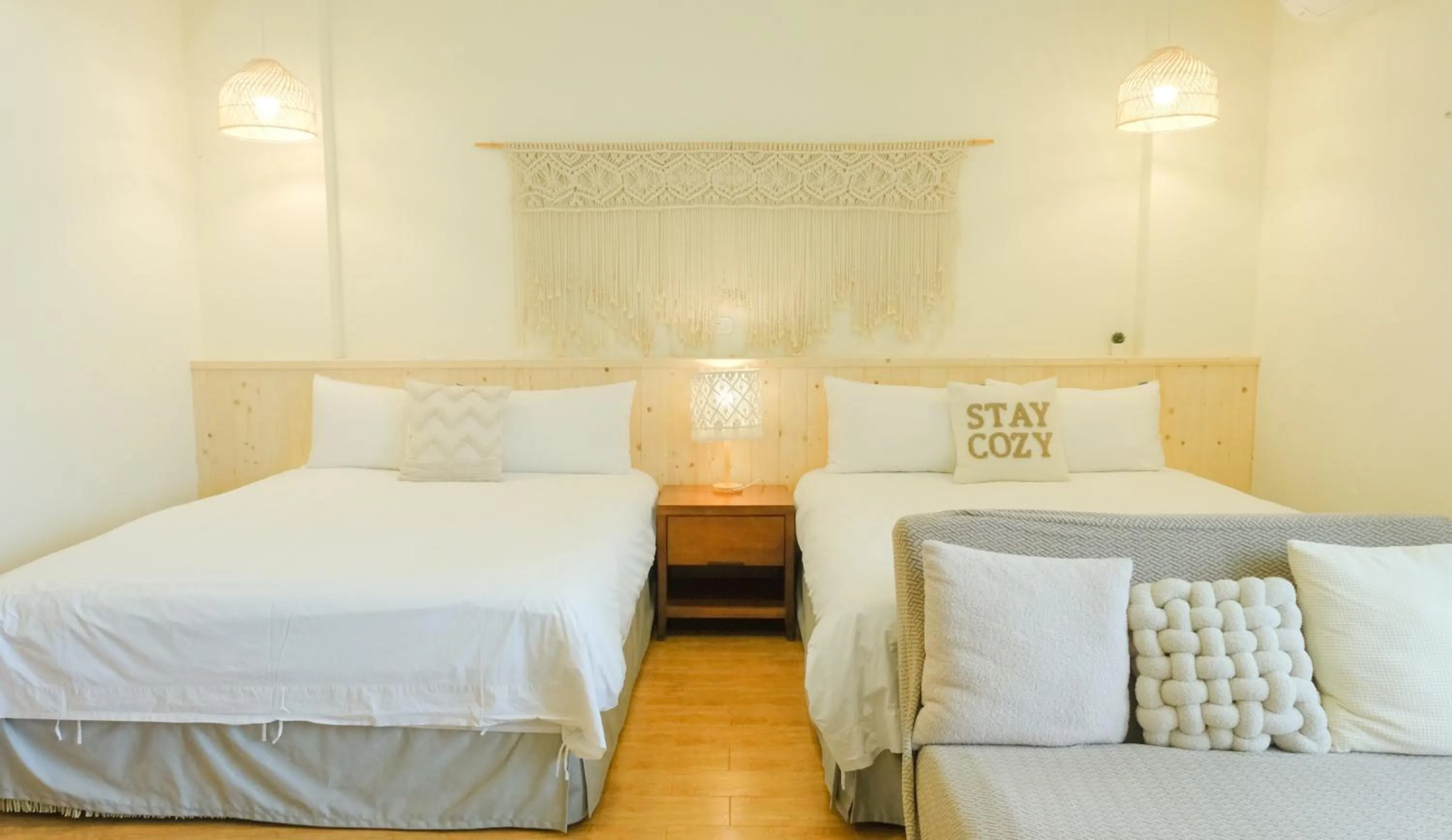 Photo of the whole room, Bed in Cozy Blue B&B